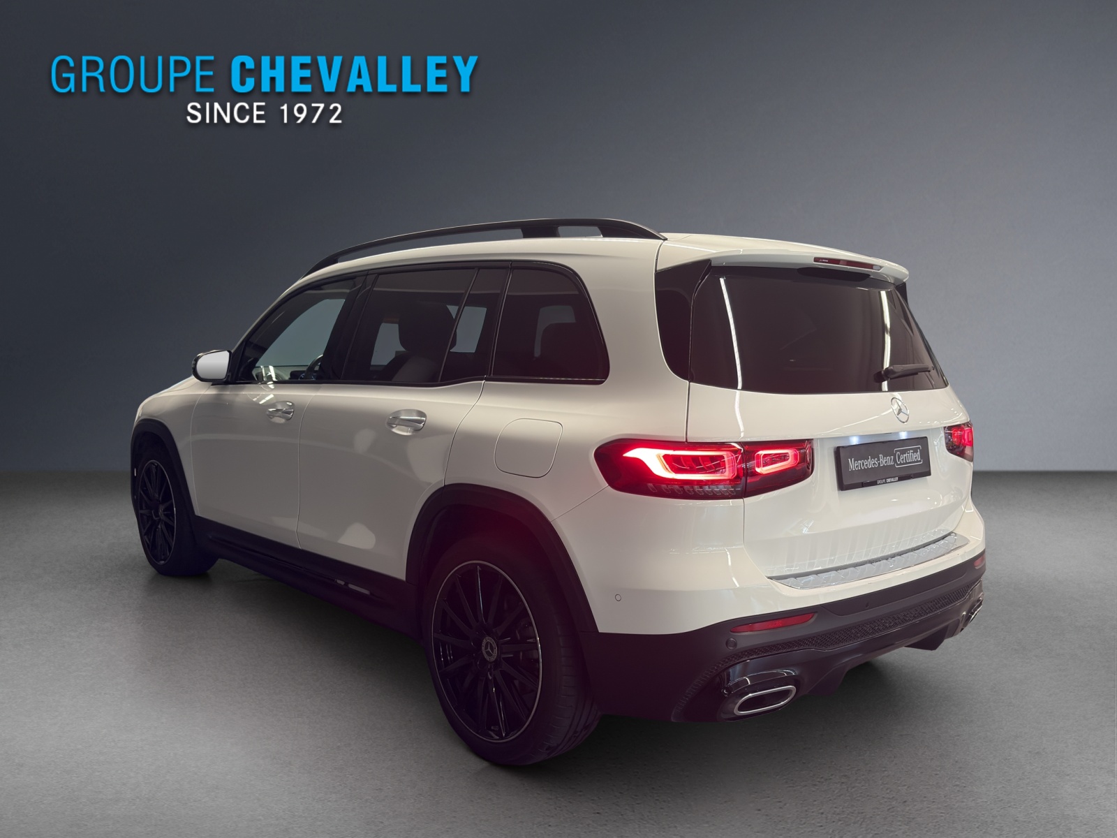 MERCEDES-BENZ GLB 250 AMG Line 4 MATIC-showroom-element-3