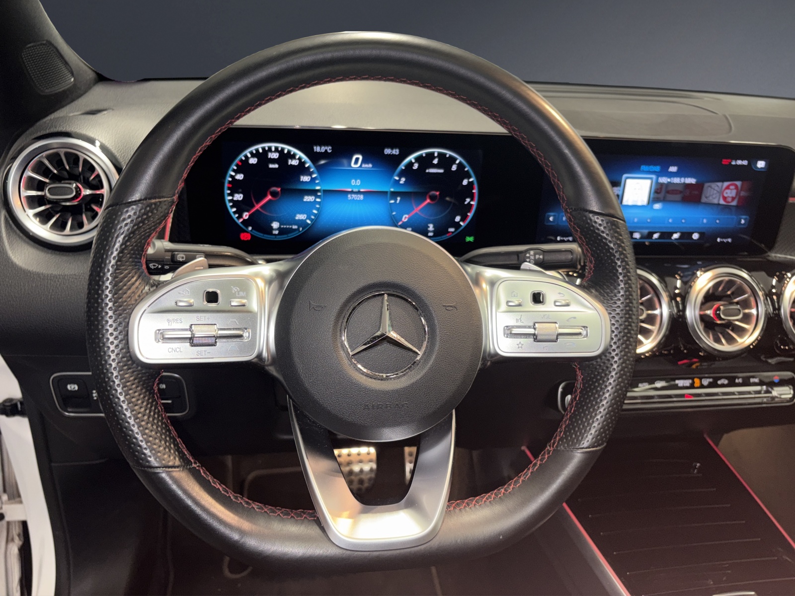 Image MERCEDES-BENZ GLB-250 GLB 250 AMG Line 4 MATIC