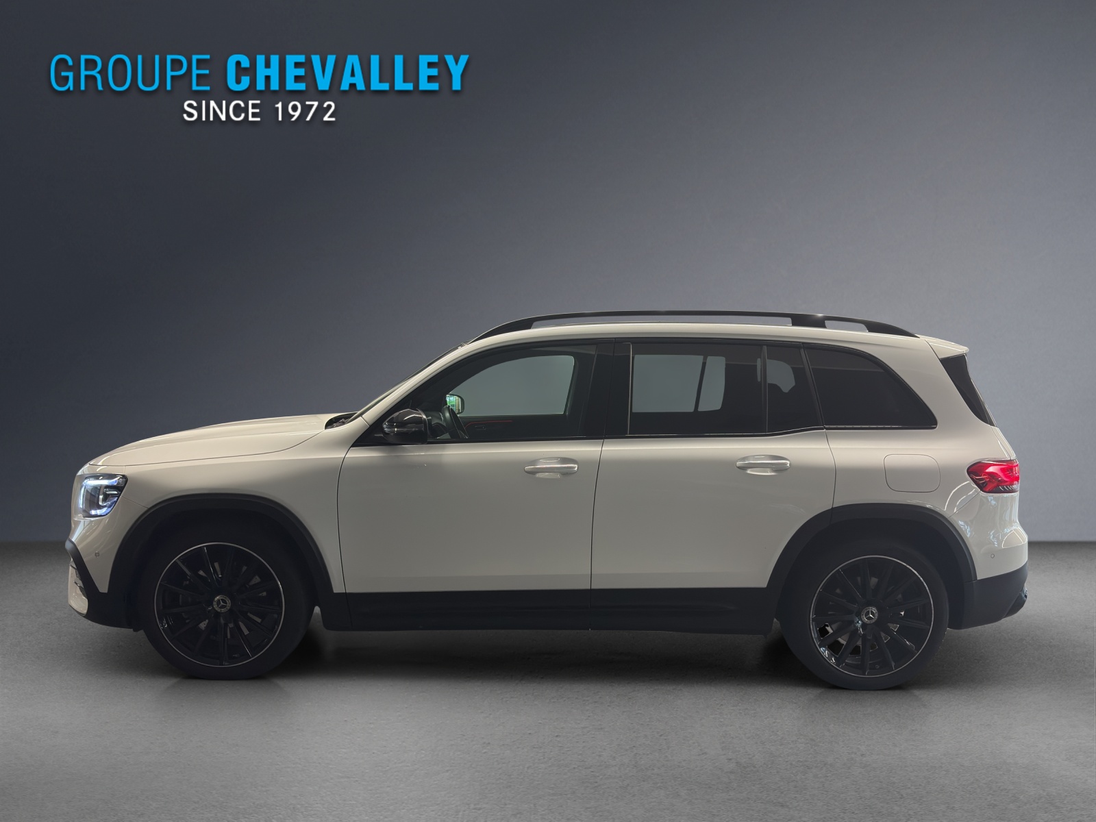 MERCEDES-BENZ GLB 250 AMG Line 4 MATIC-showroom-element-2