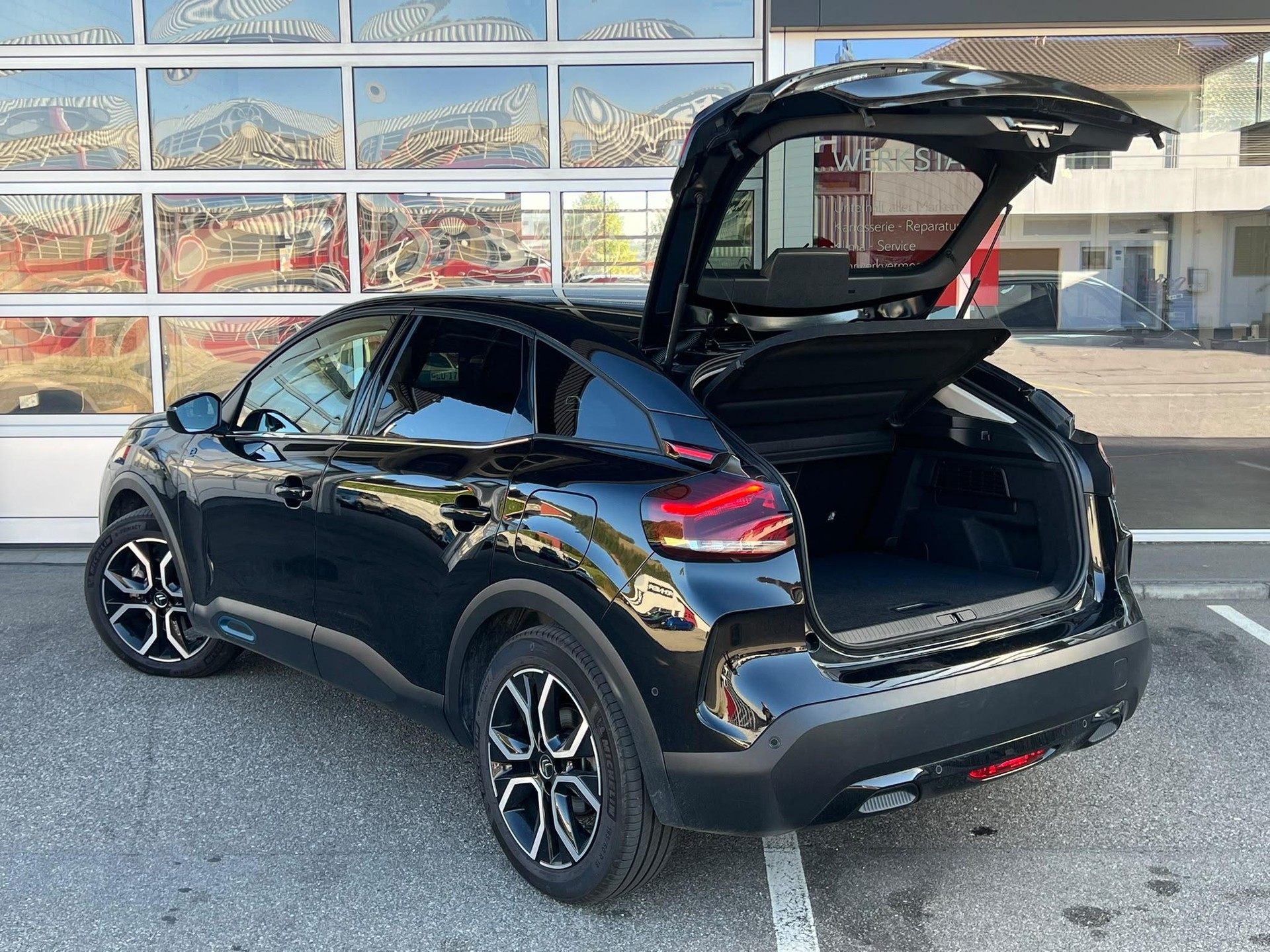 CITROEN Citroën e-C4 Shine-image-8