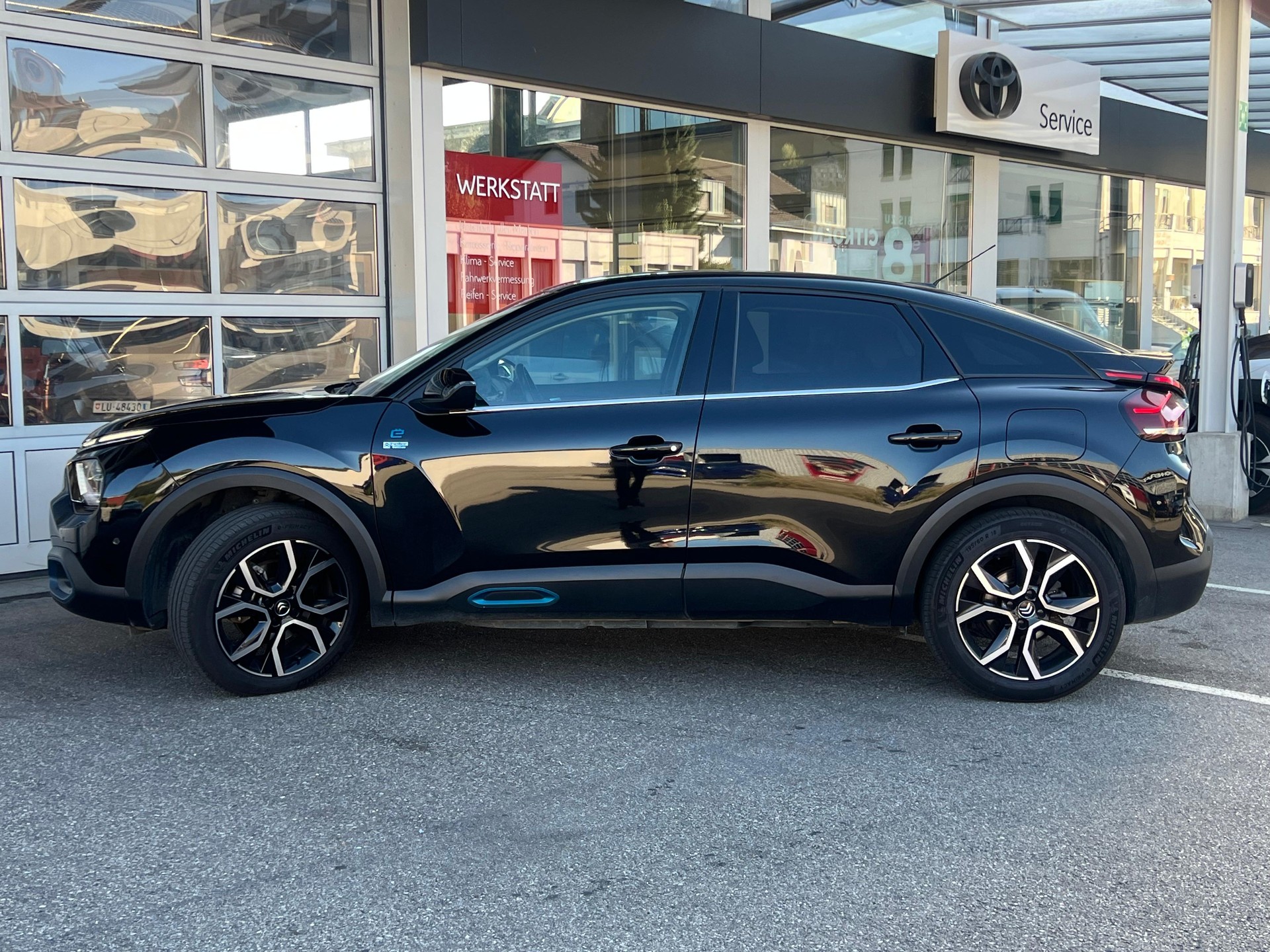 CITROEN Citroën e-C4 Shine-image-4