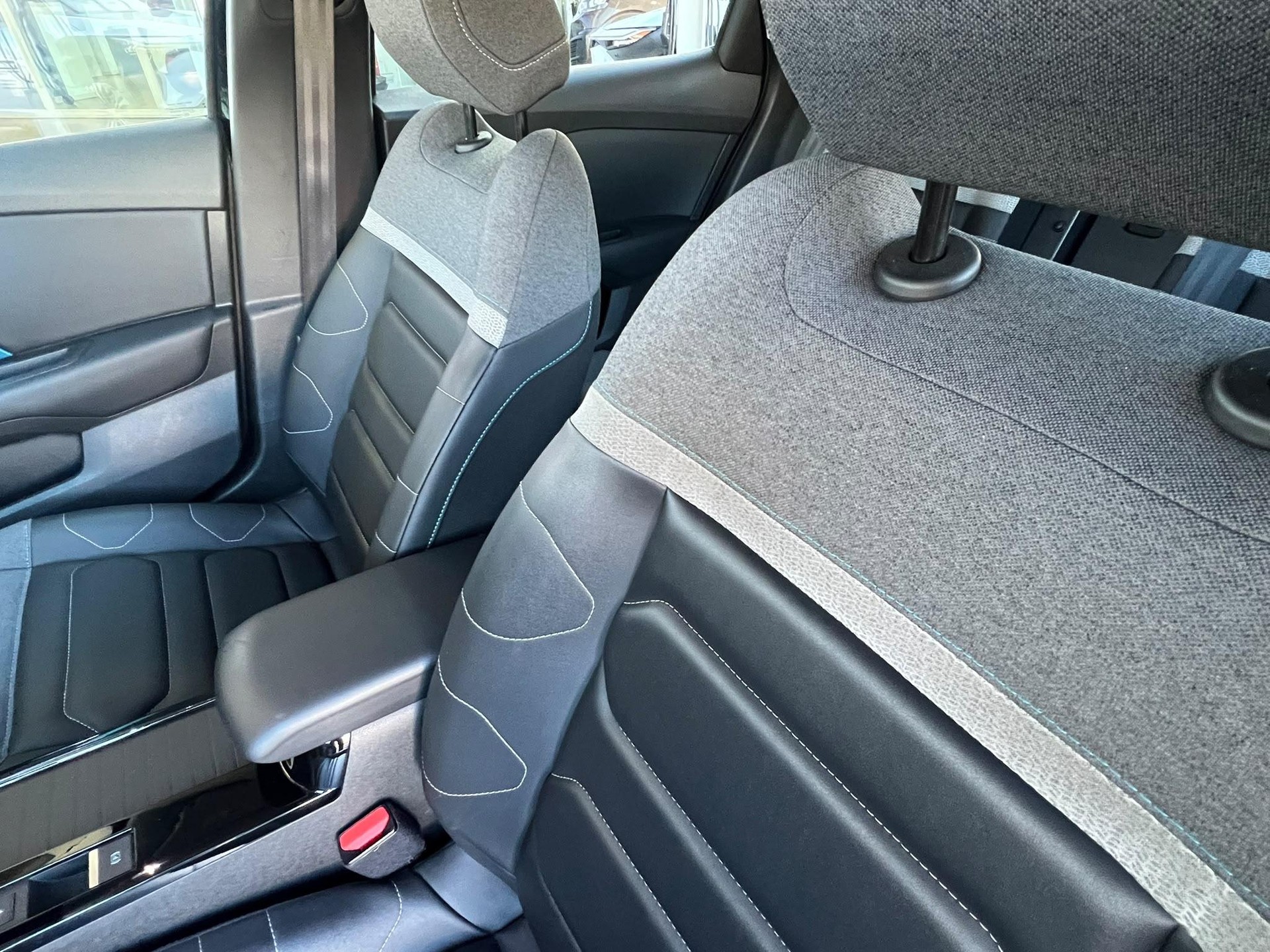 CITROEN Citroën e-C4 Shine-image-13