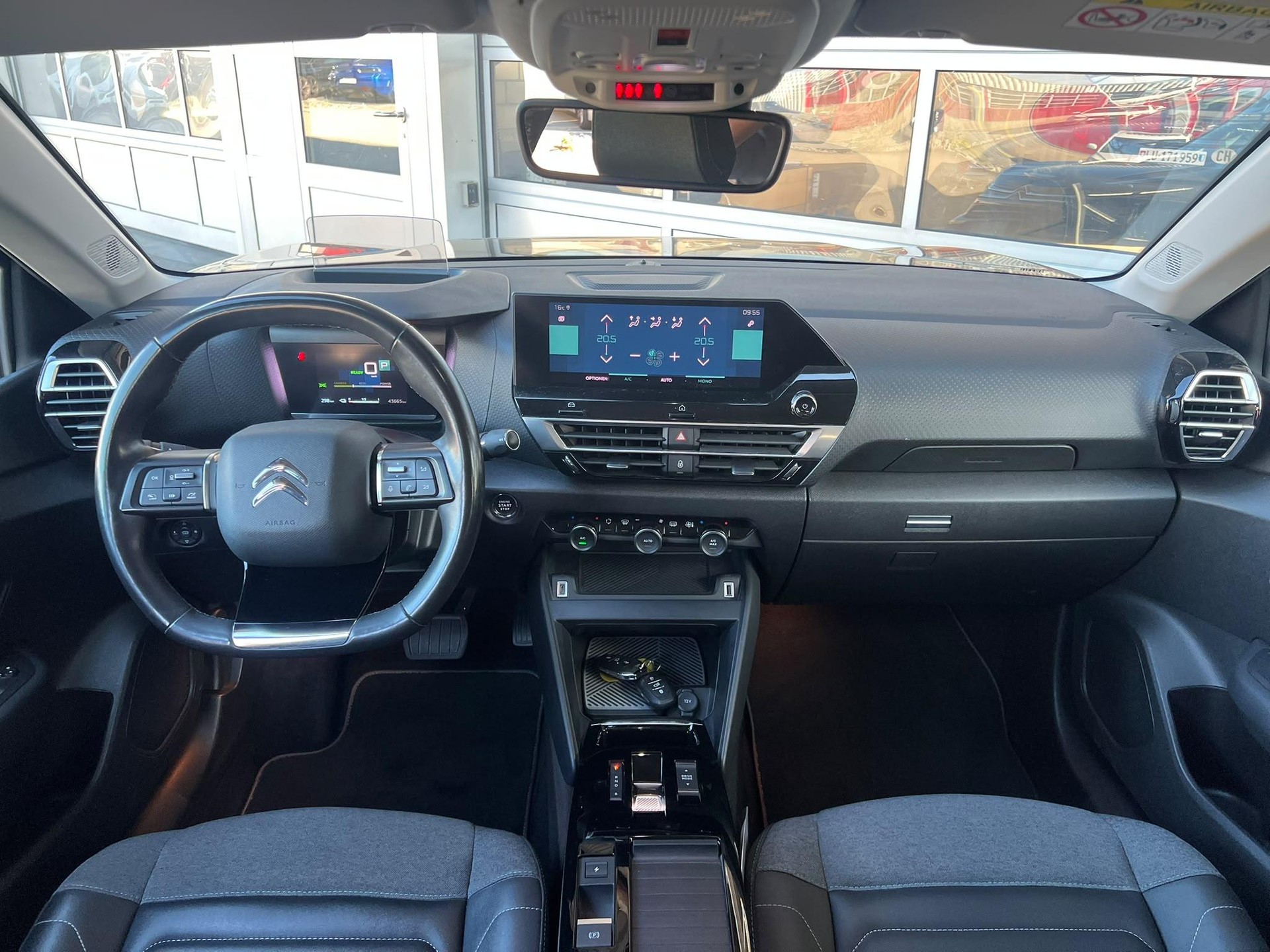 CITROEN Citroën e-C4 Shine-image-16