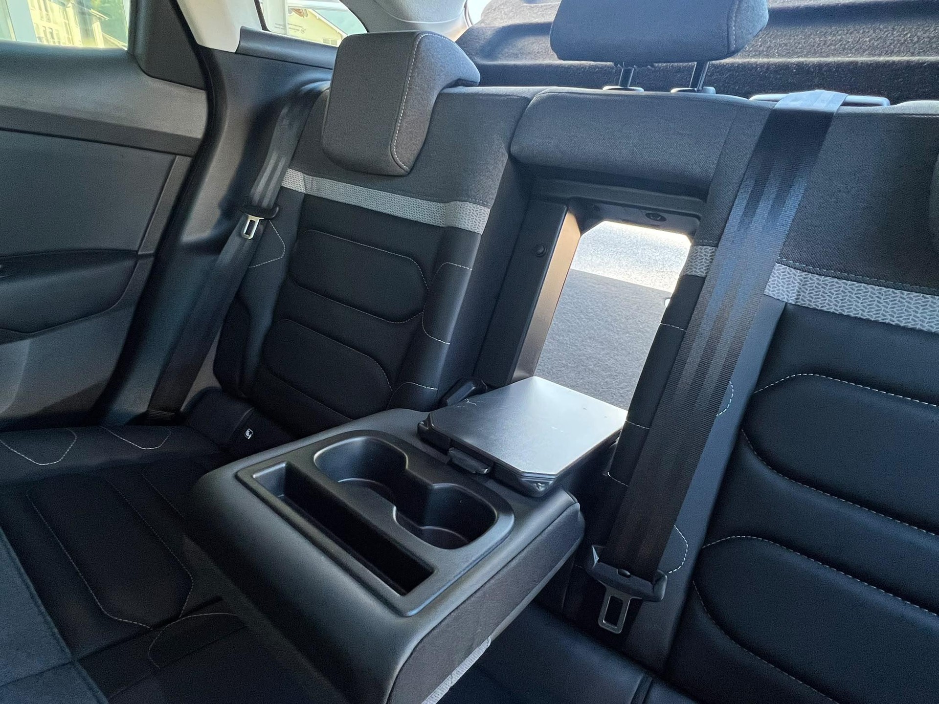 CITROEN Citroën e-C4 Shine-image-11