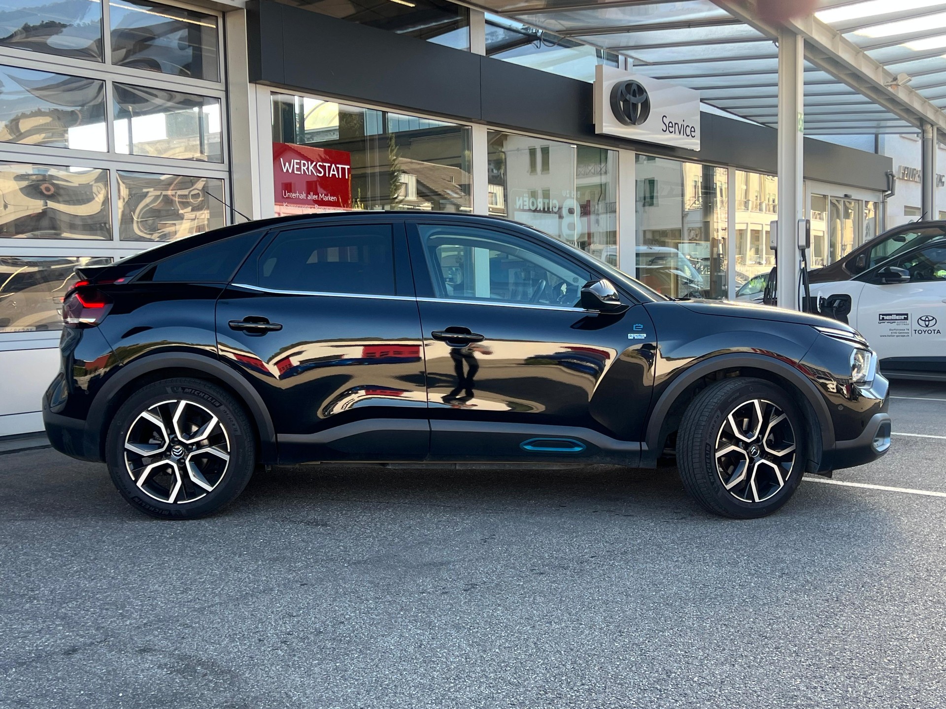 CITROEN Citroën e-C4 Shine-image-3