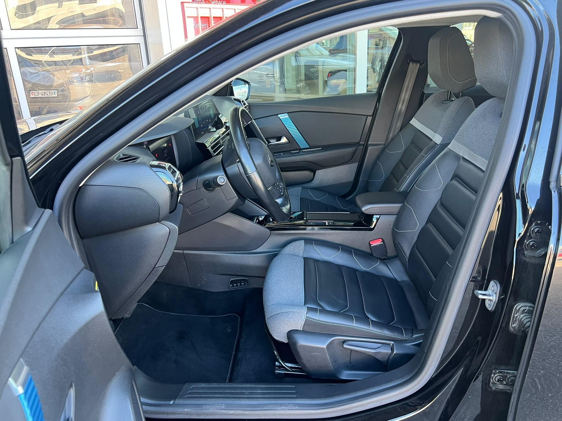CITROEN Citroën e-C4 Shine-image-14