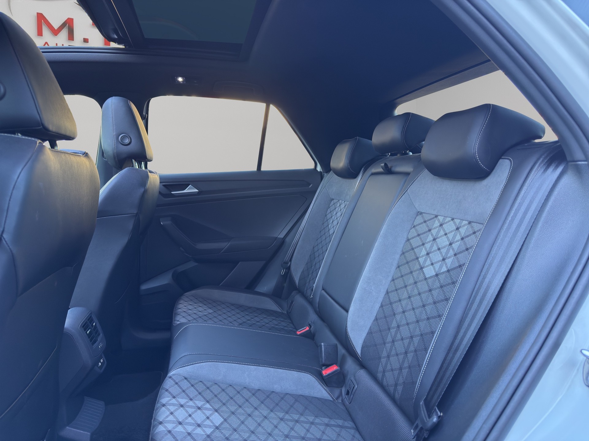 VW T-Roc 2.0 TSI R-Line DSG 4Motion-image-17