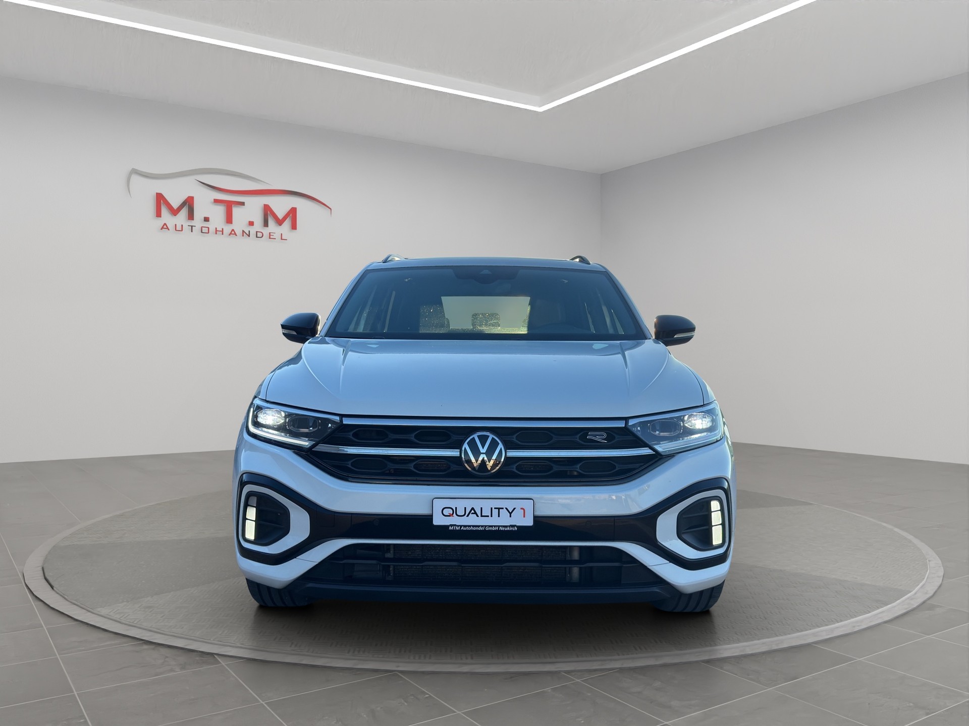 VW T-Roc 2.0 TSI R-Line DSG 4Motion-image-2