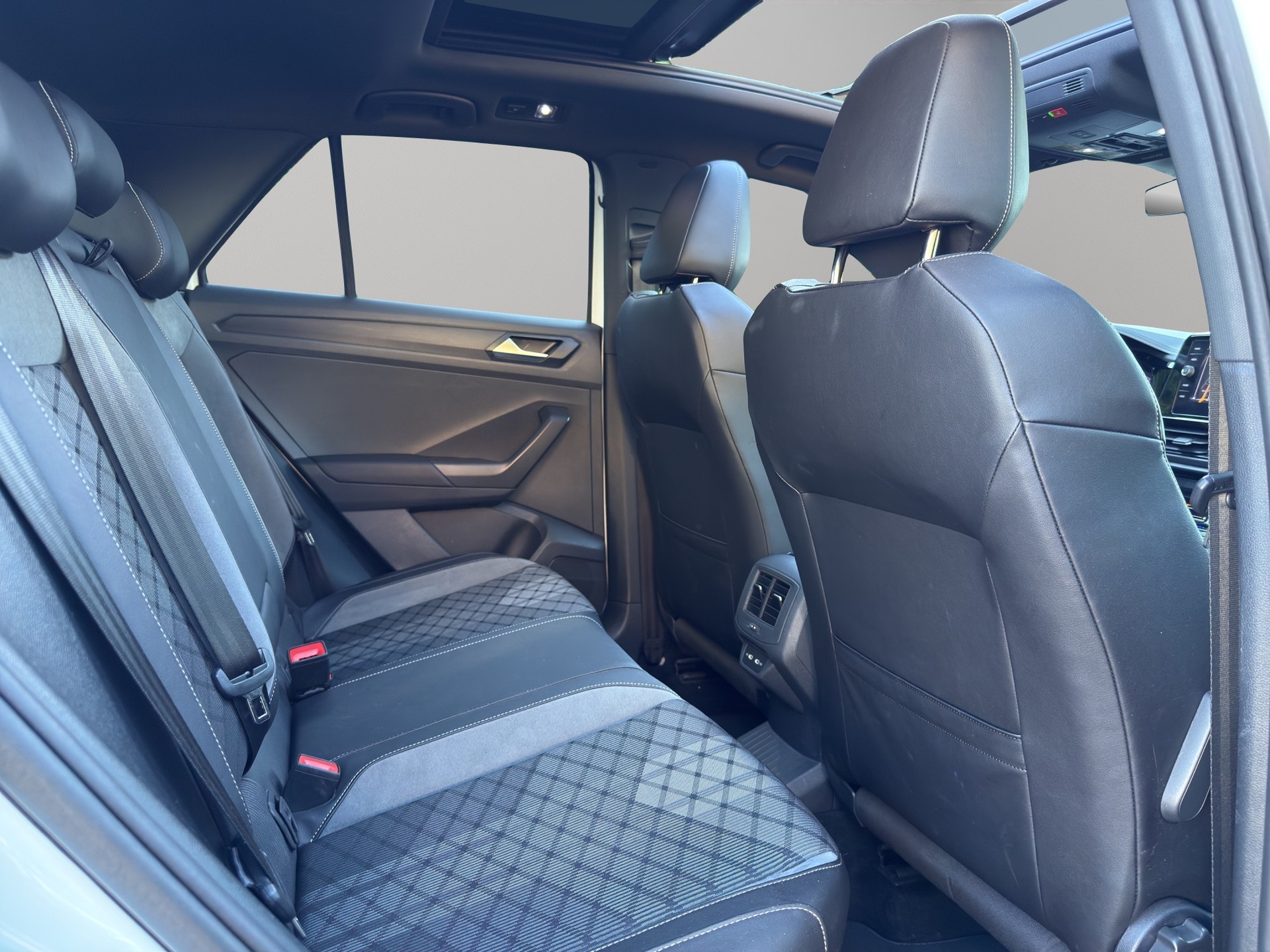 VW T-Roc 2.0 TSI R-Line DSG 4Motion-image-22