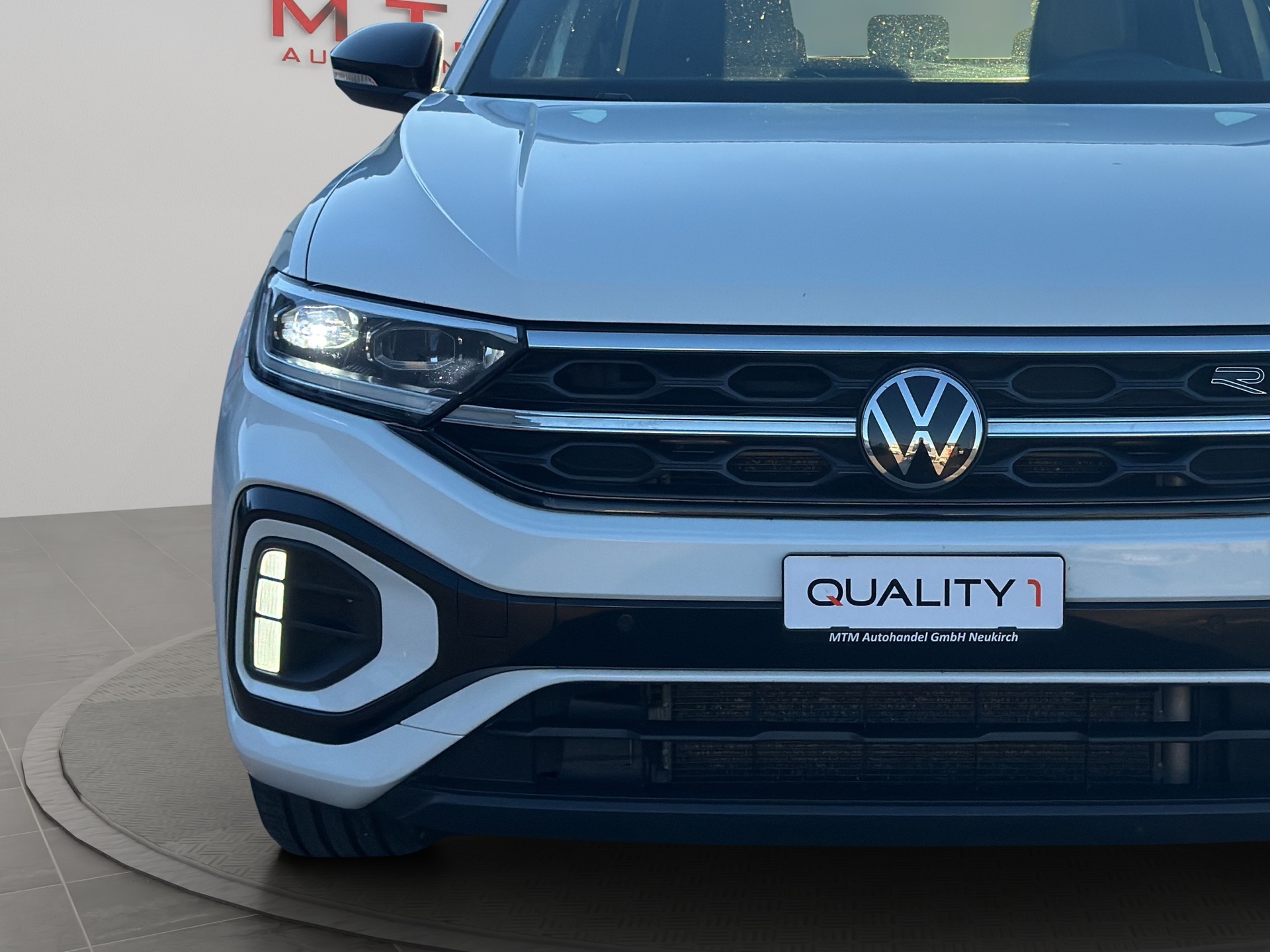 VW T-Roc 2.0 TSI R-Line DSG 4Motion-image-3