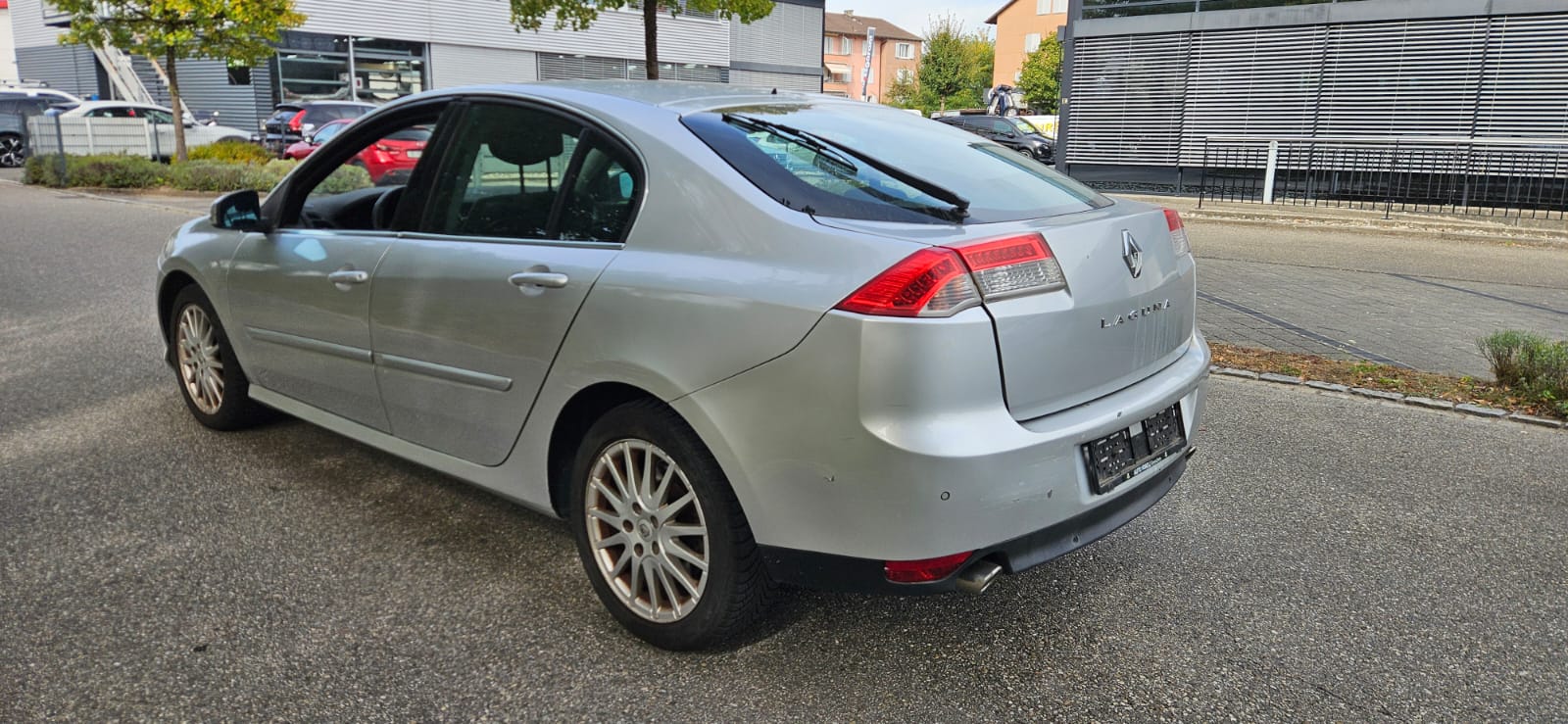 RENAULT Laguna 2.0 dCi Expression Automatic-image-2