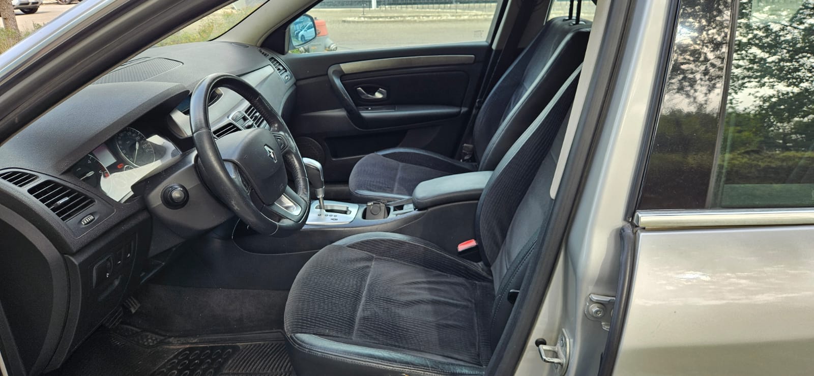 RENAULT Laguna 2.0 dCi Expression Automatic-image-3