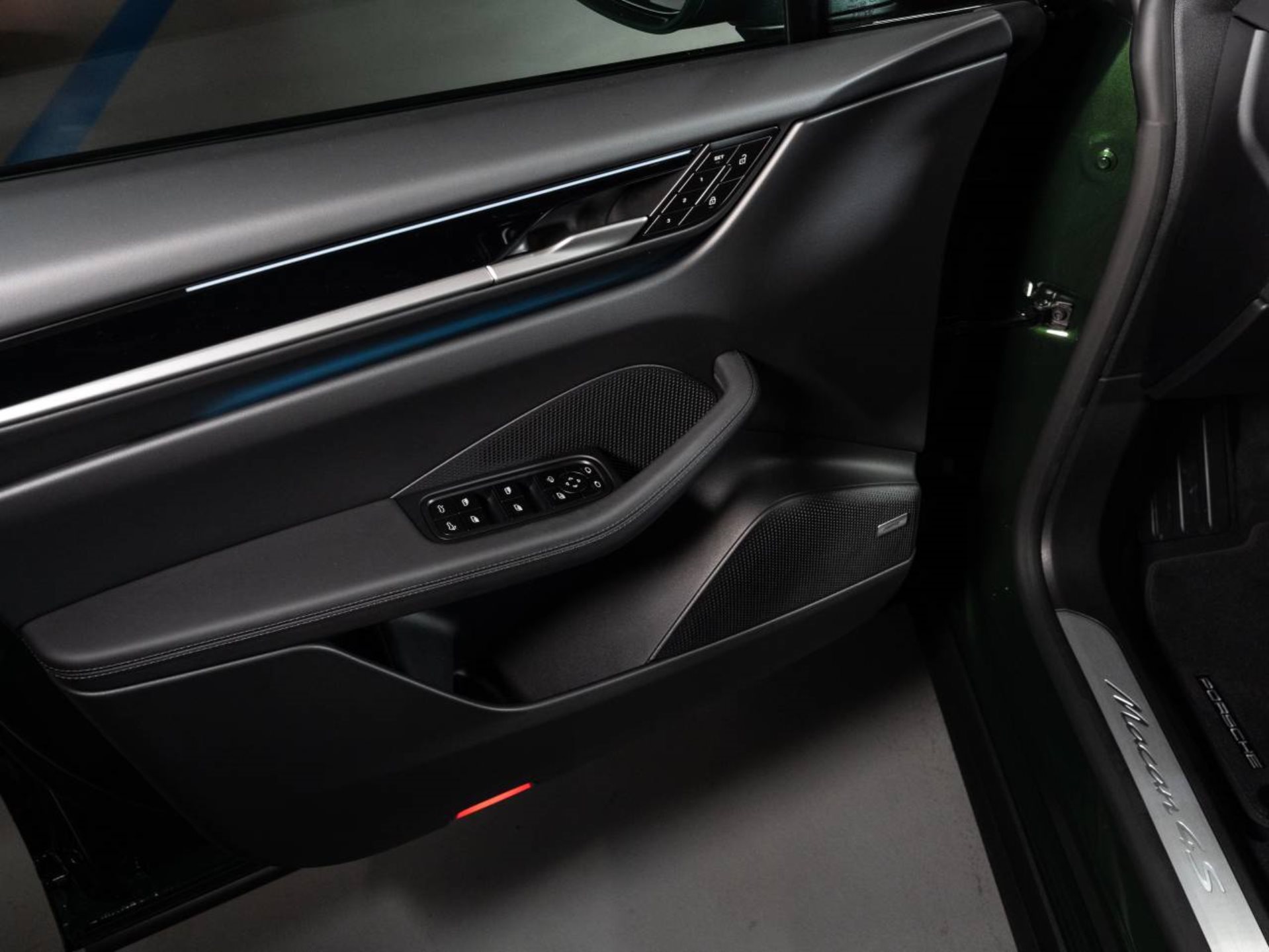 PORSCHE Macan 4S-image-14