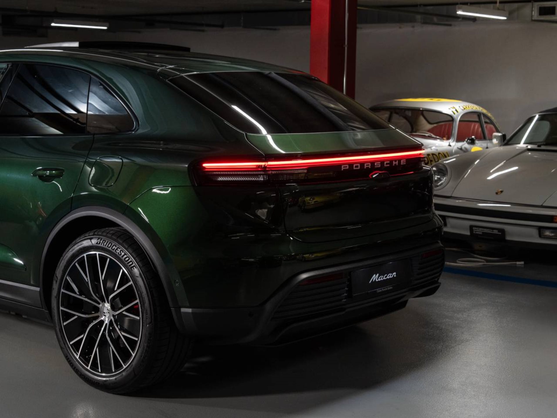 PORSCHE Macan 4S-image-18