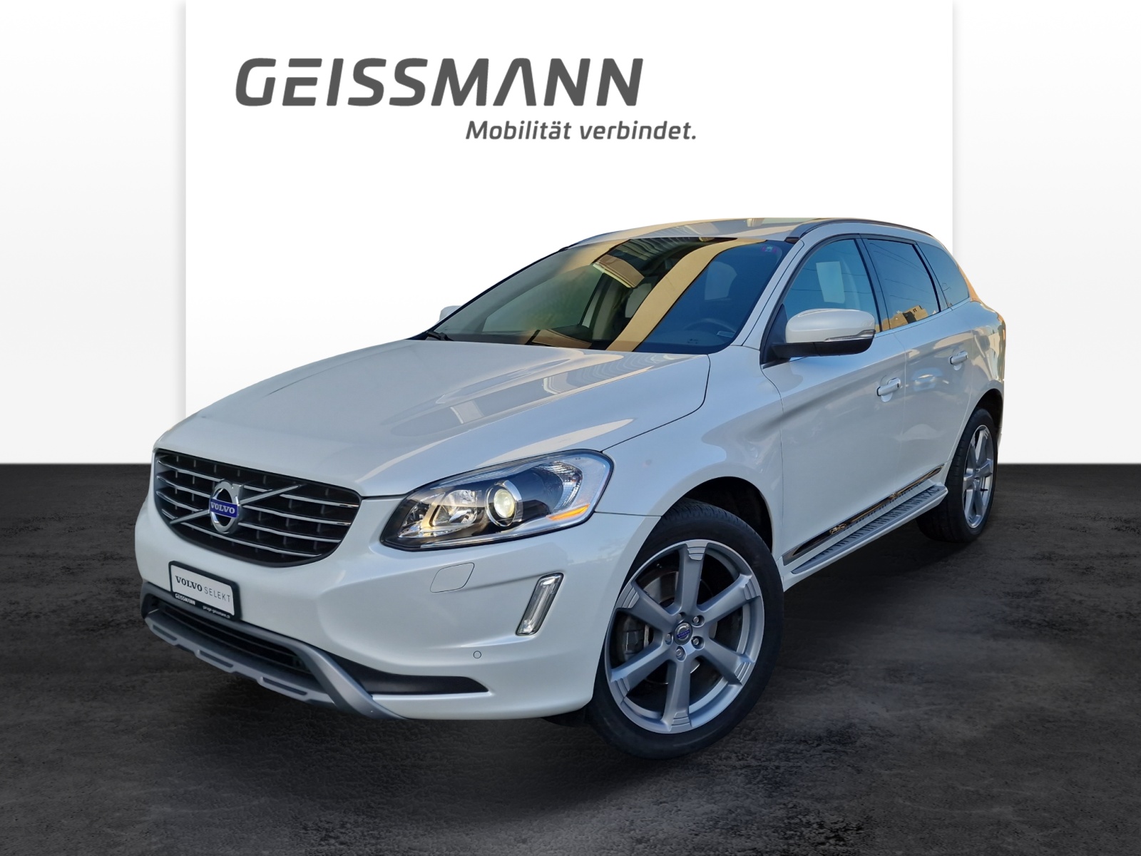 VOLVO XC60 2.4 D4 Summum AWD-image-0