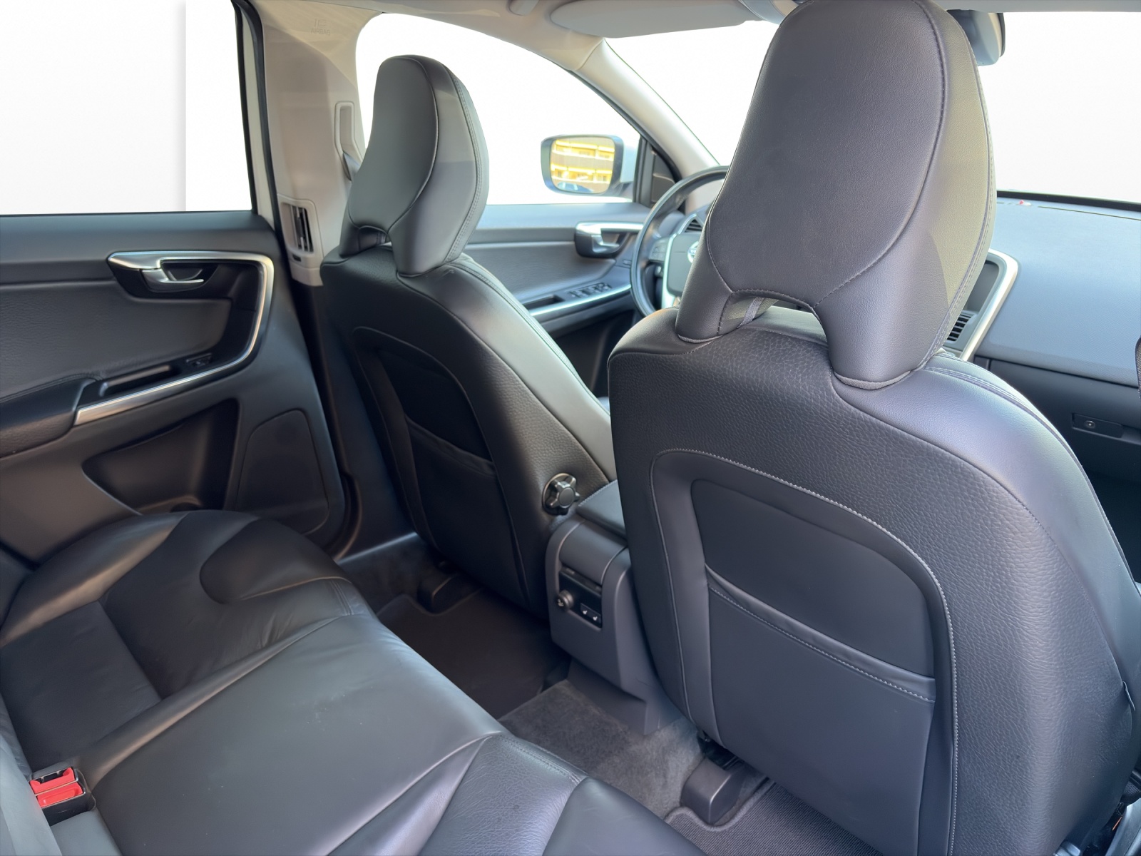 VOLVO XC60 2.4 D4 Summum AWD-image-16
