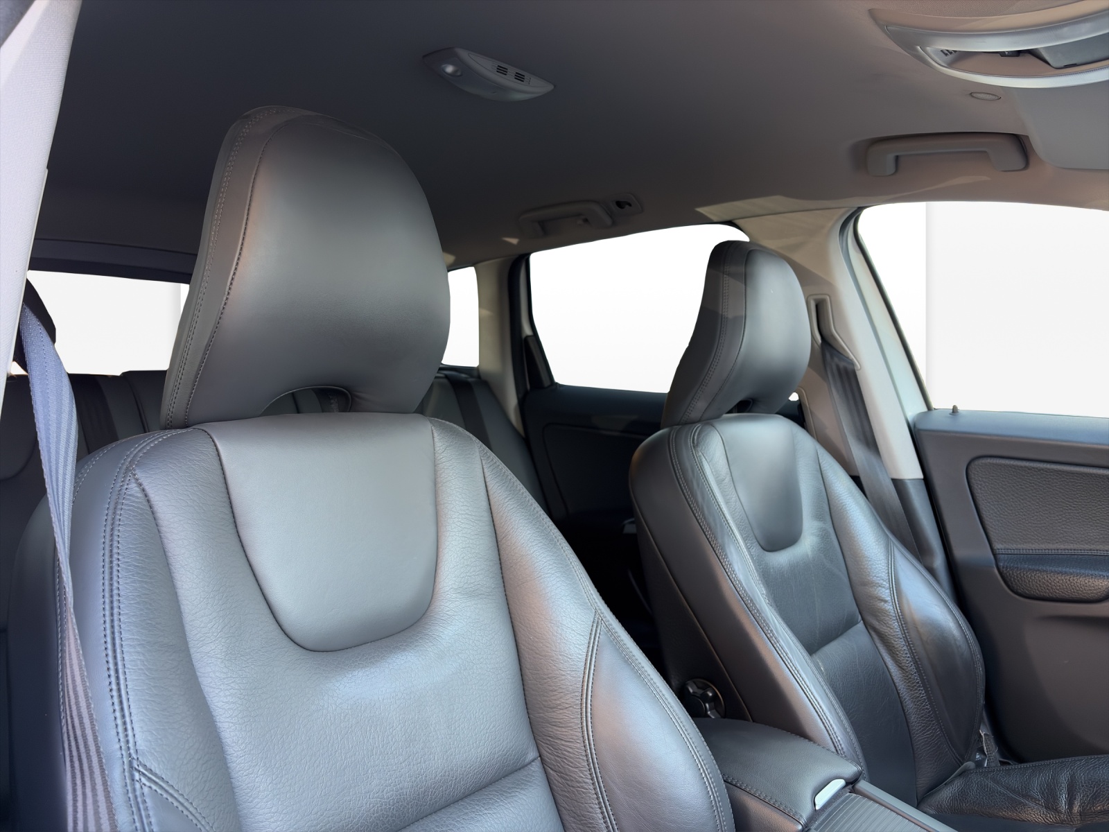 VOLVO XC60 2.4 D4 Summum AWD-image-17
