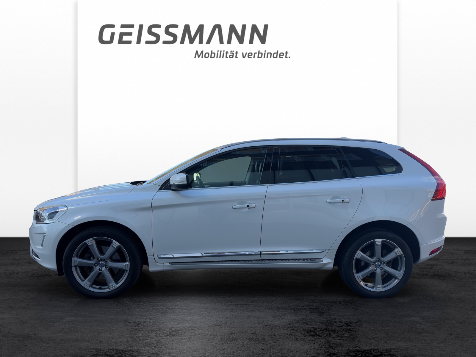 VOLVO XC60 2.4 D4 Summum AWD-showroom-element-2