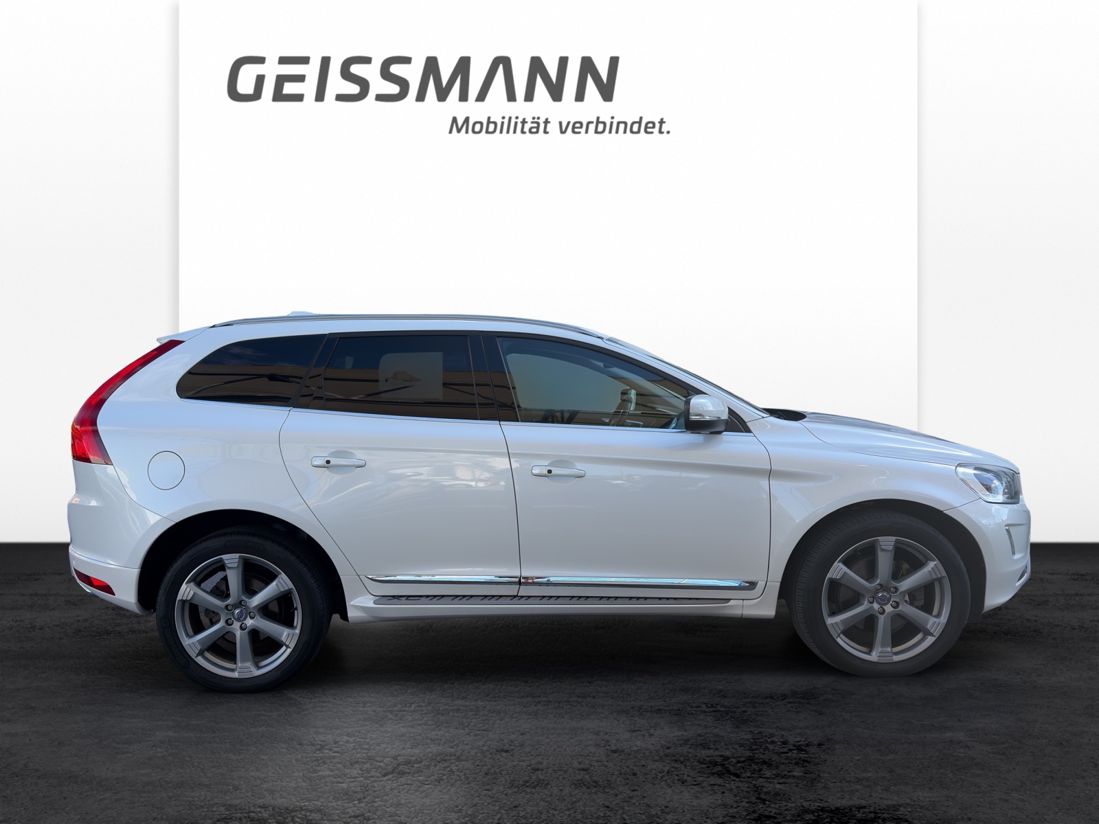 VOLVO XC60 2.4 D4 Summum AWD-showroom-element-3
