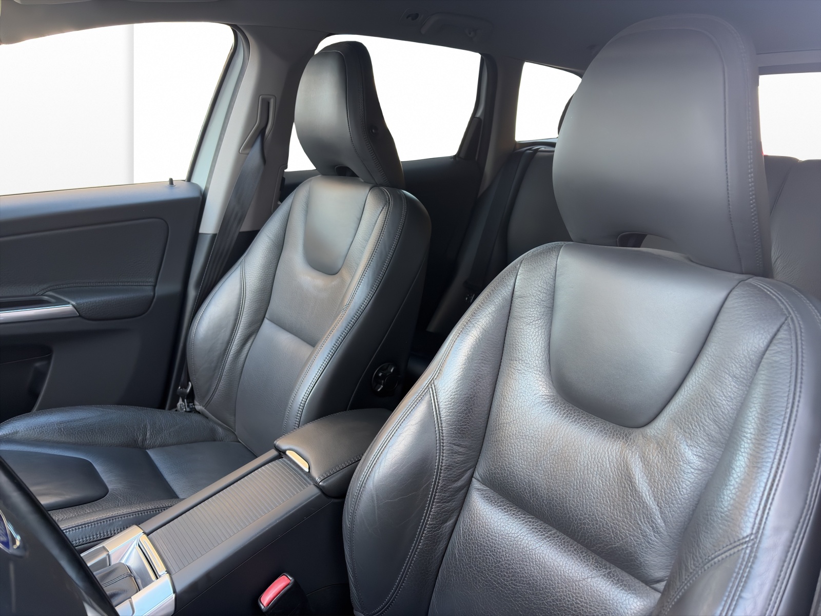 VOLVO XC60 2.4 D4 Summum AWD-image-8