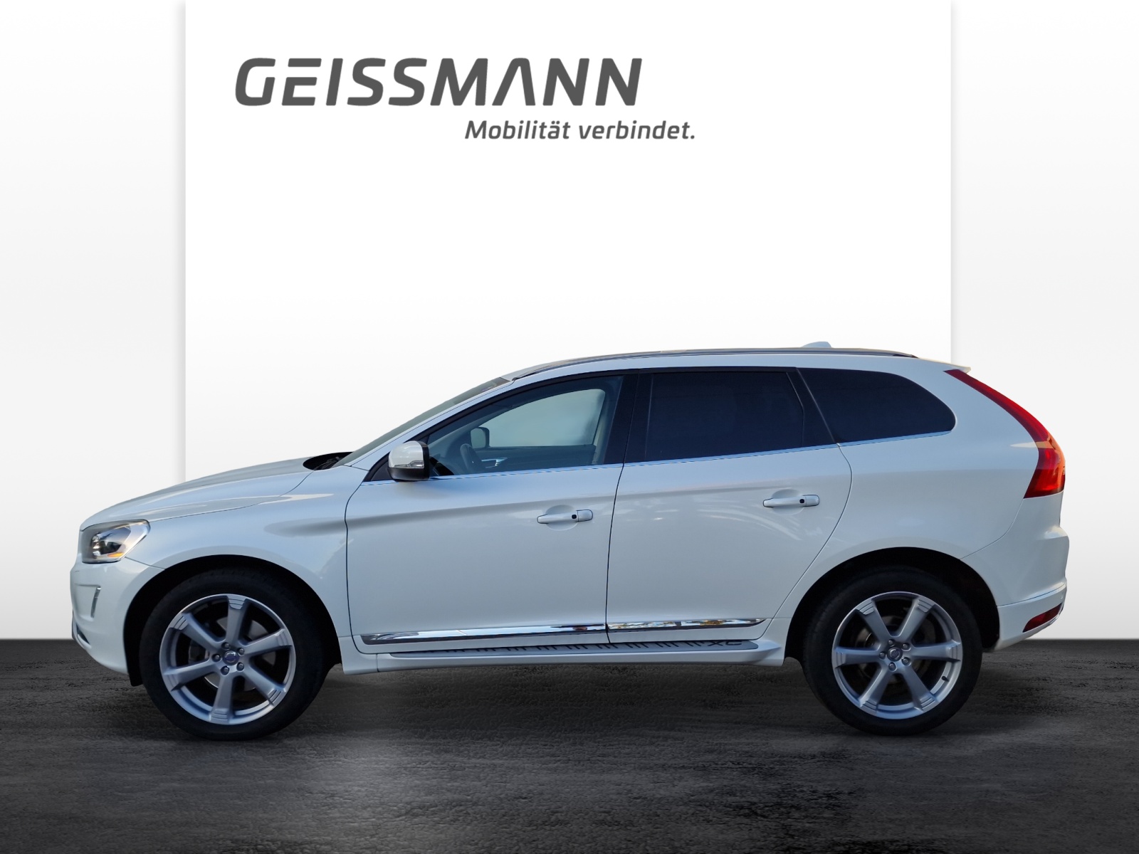 VOLVO XC60 2.4 D4 Summum AWD-image-1