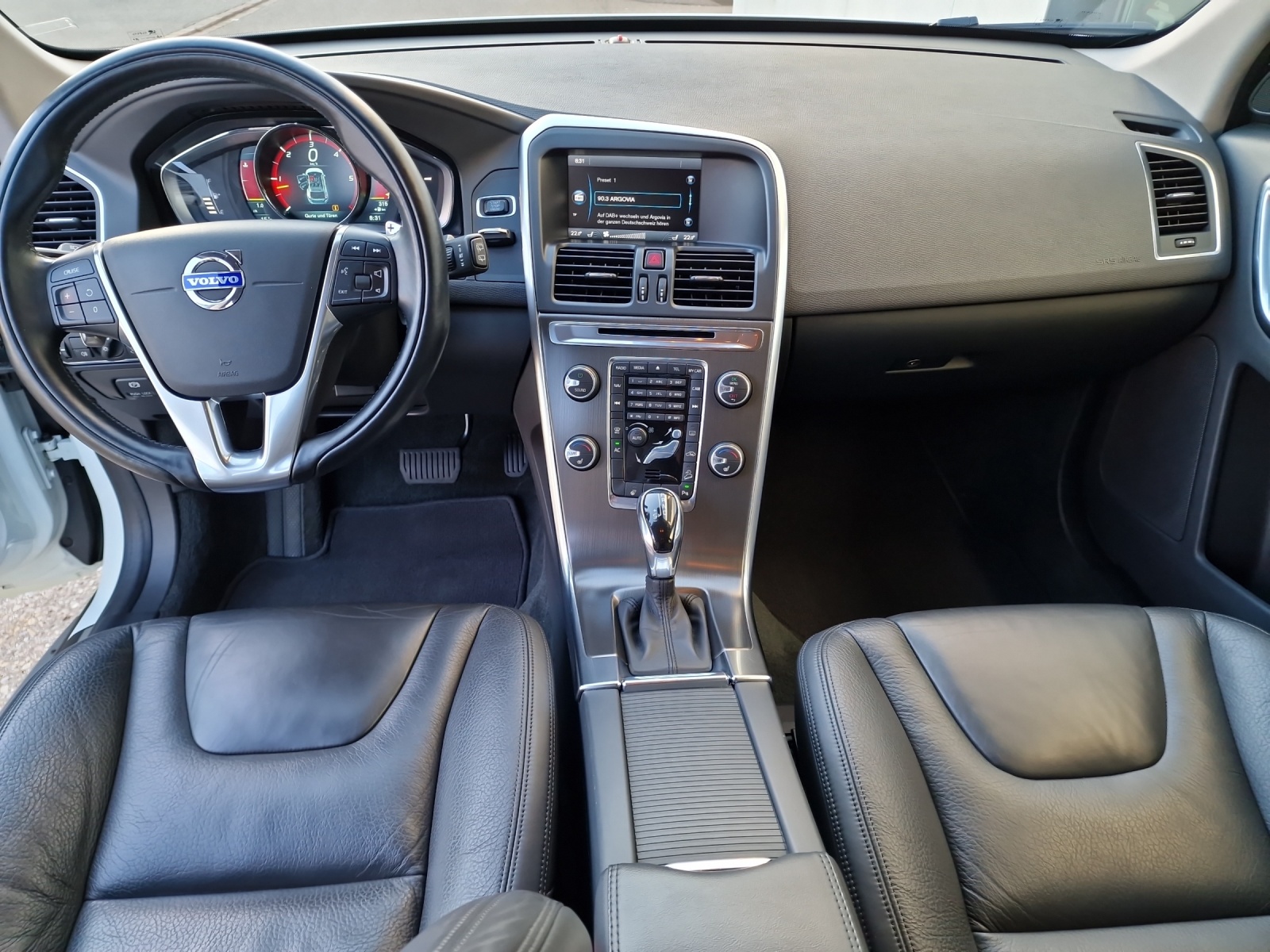 VOLVO XC60 2.4 D4 Summum AWD-image-7