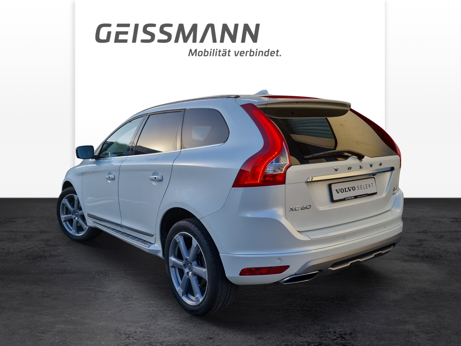 VOLVO XC60 2.4 D4 Summum AWD-image-2