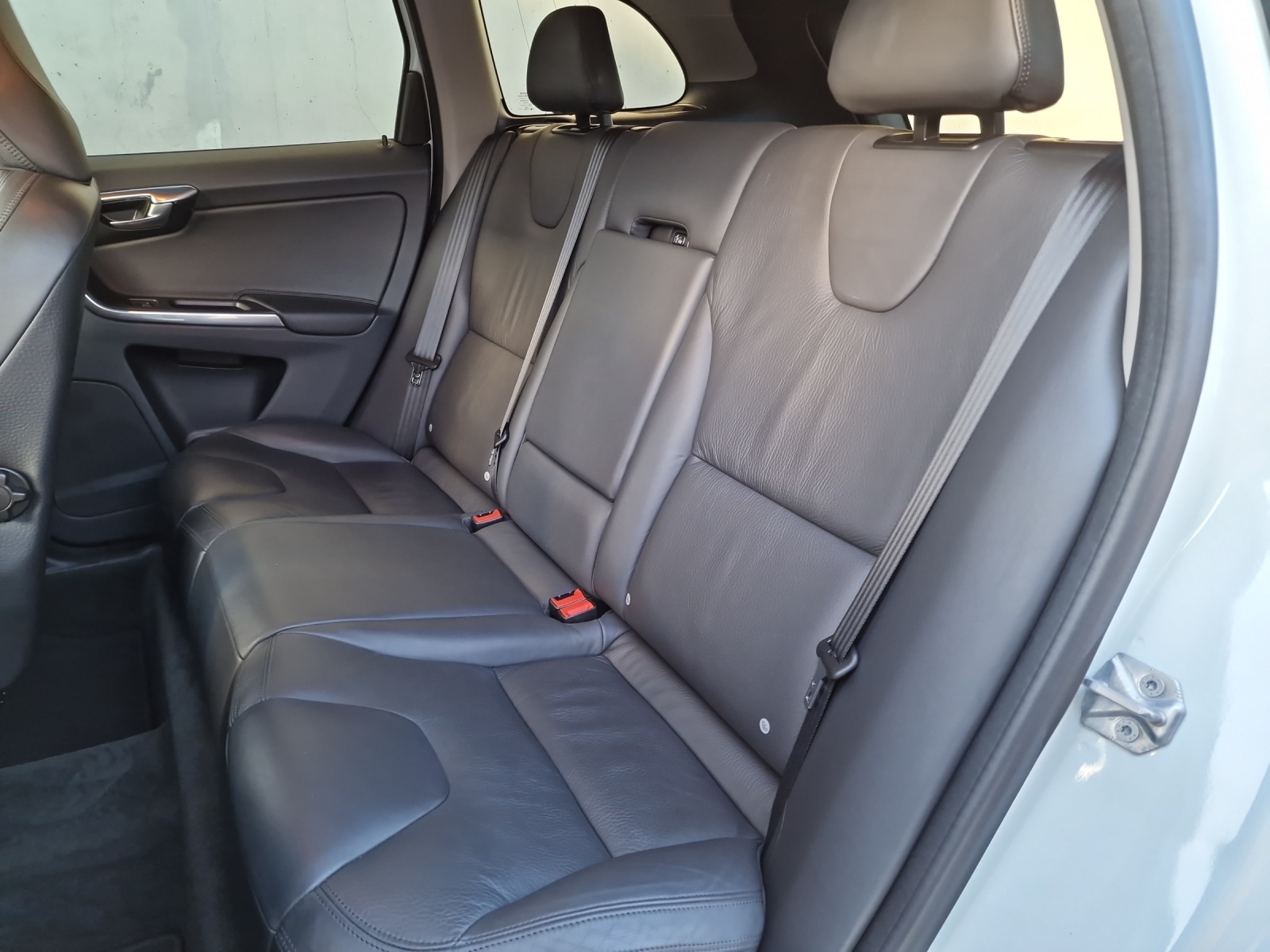 VOLVO XC60 2.4 D4 Summum AWD-image-6