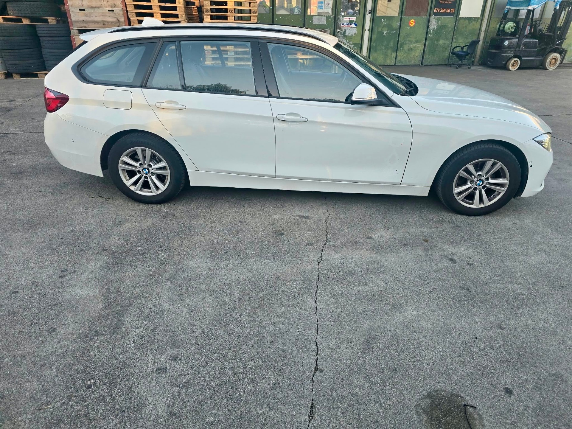 BMW 320d xDrive Touring Edition Sport Line Steptronic-image-4
