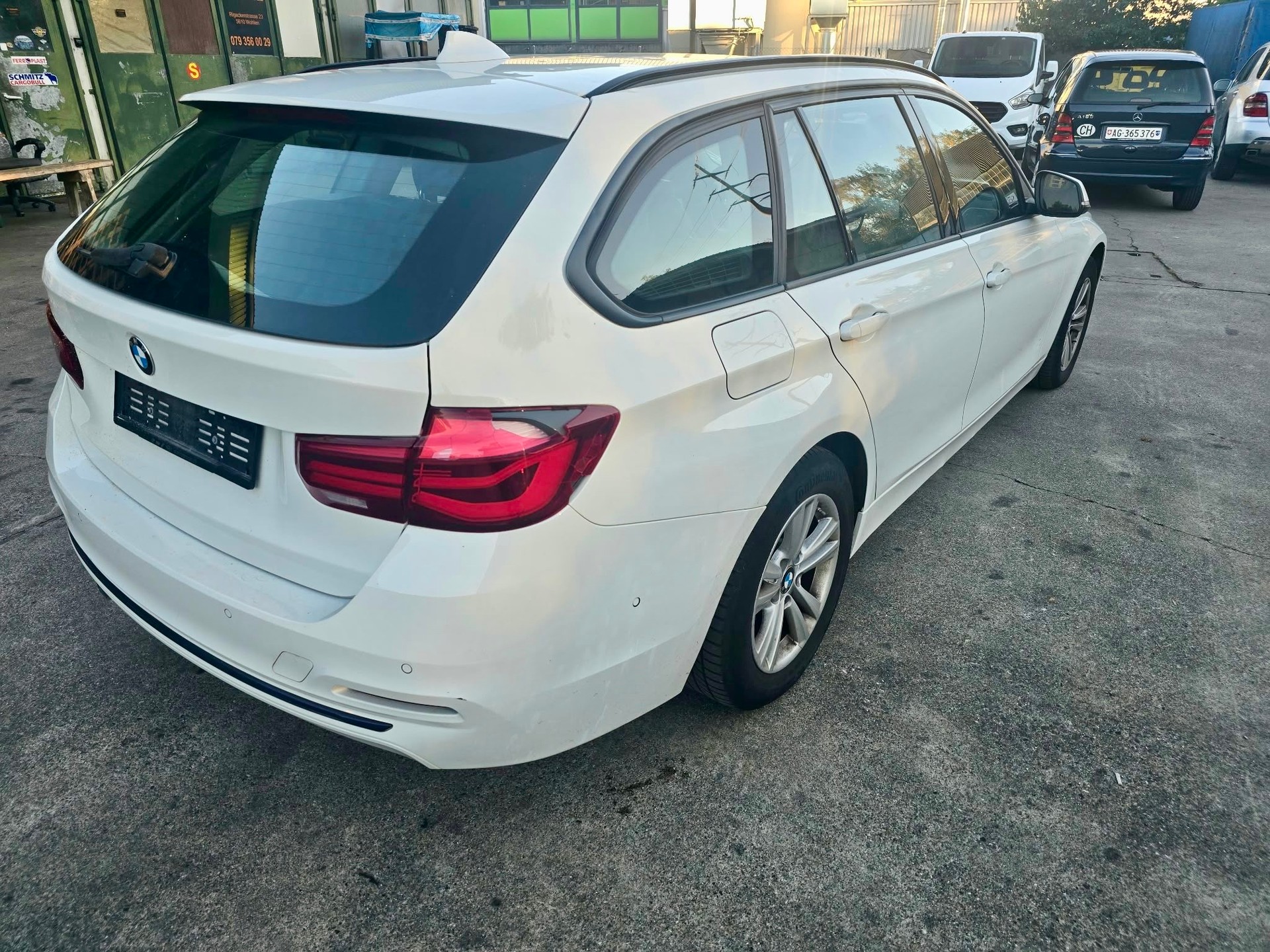 BMW 320d xDrive Touring Edition Sport Line Steptronic-image-2