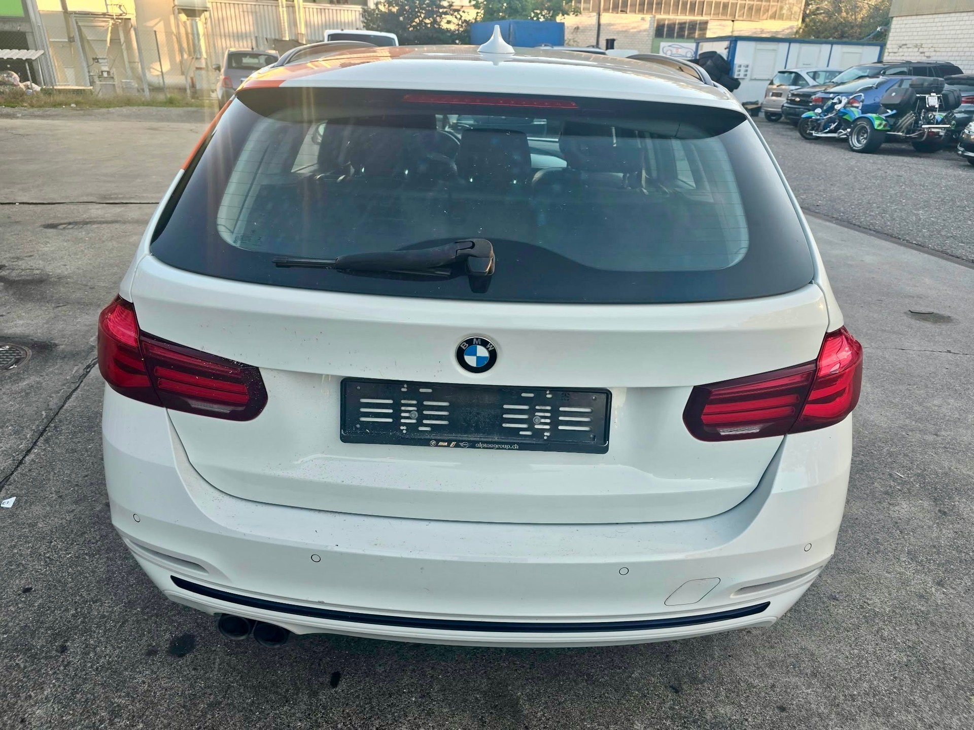 BMW 320d xDrive Touring Edition Sport Line Steptronic-image-7