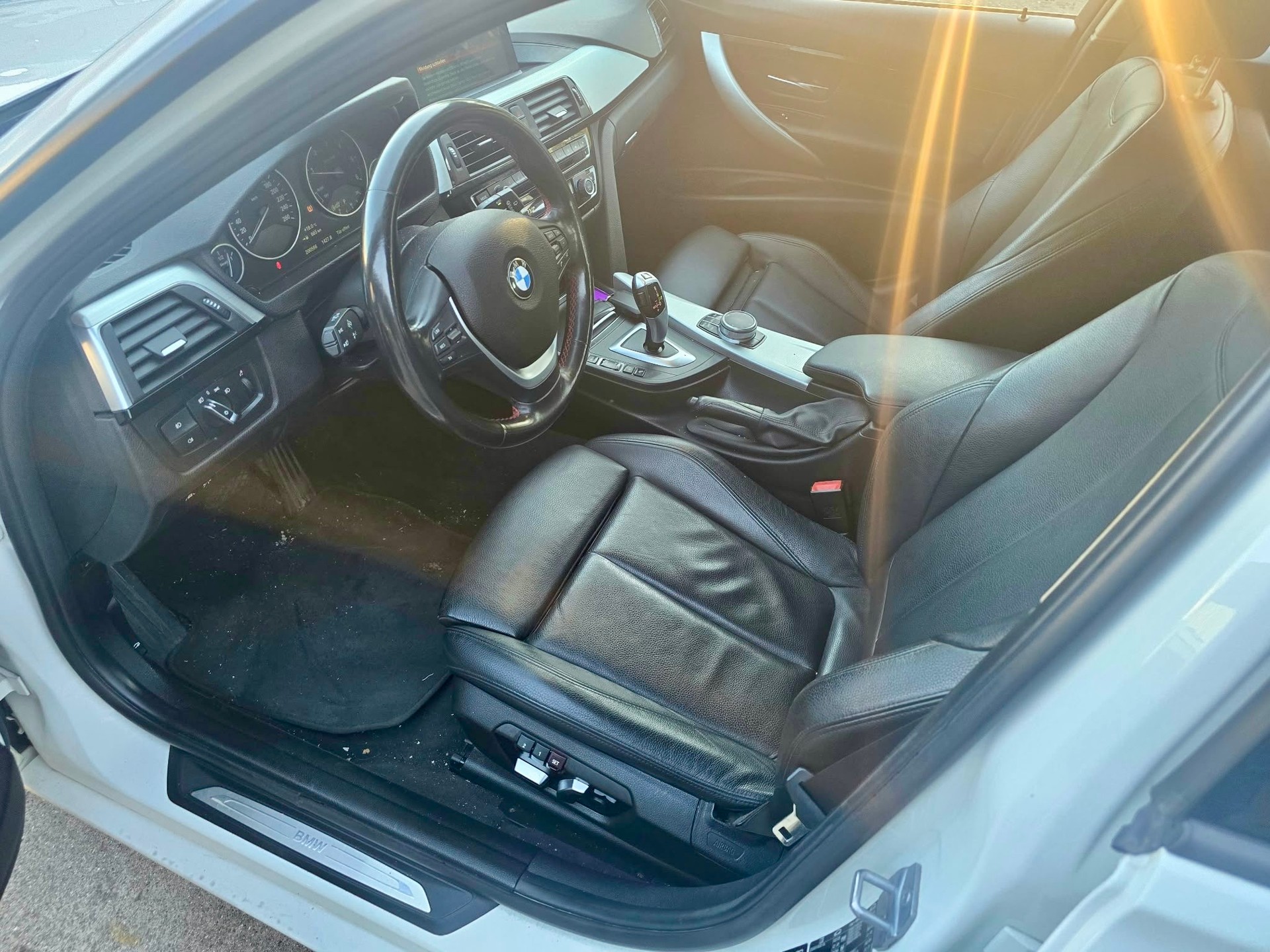 BMW 320d xDrive Touring Edition Sport Line Steptronic-image-9