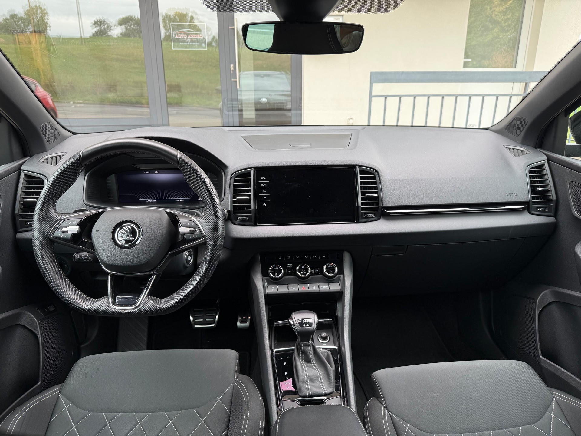SKODA Karoq 2.0 TDI CR SportLine 4x4 DSG-image-8