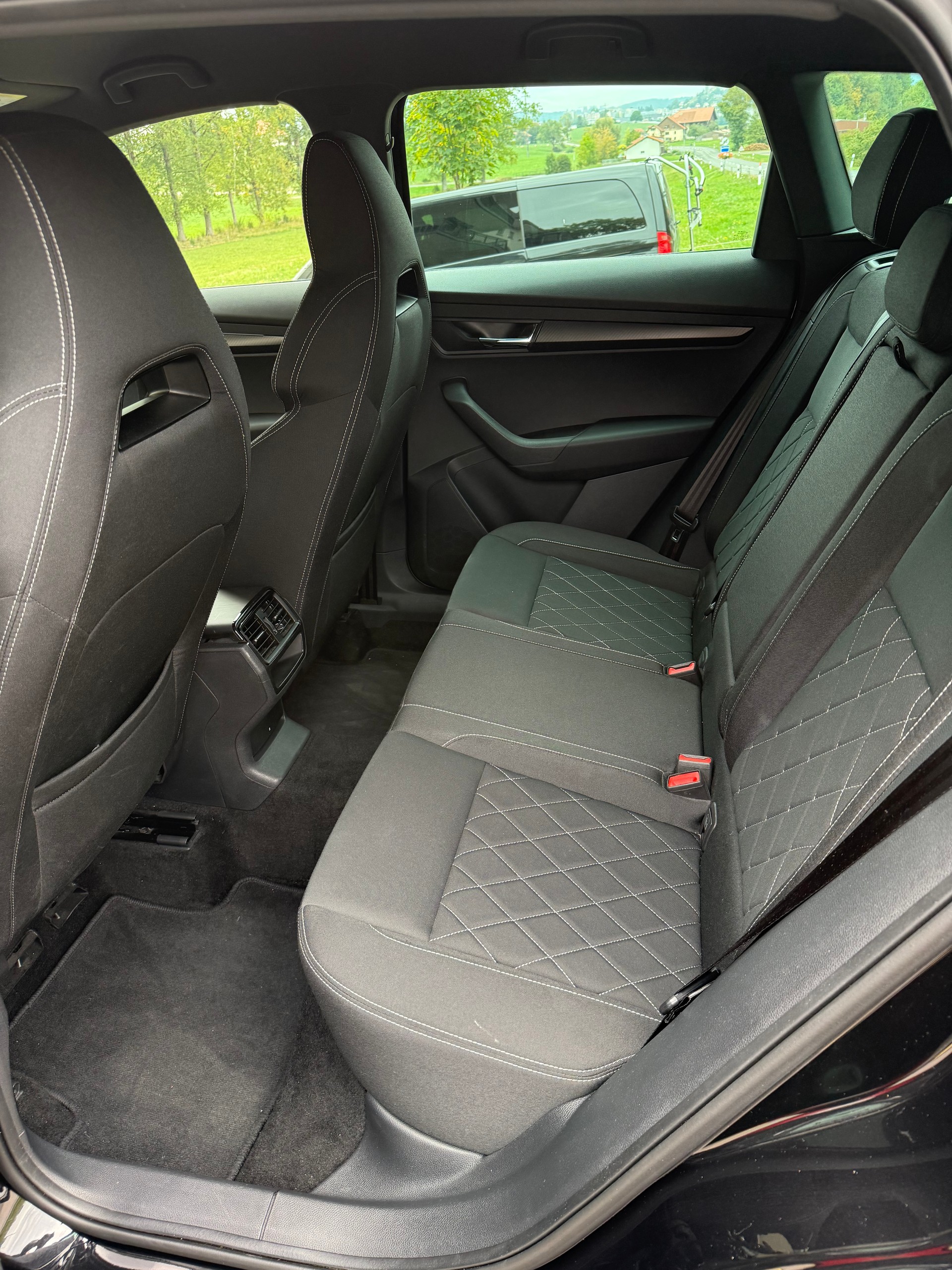 SKODA Karoq 2.0 TDI CR SportLine 4x4 DSG-image-11