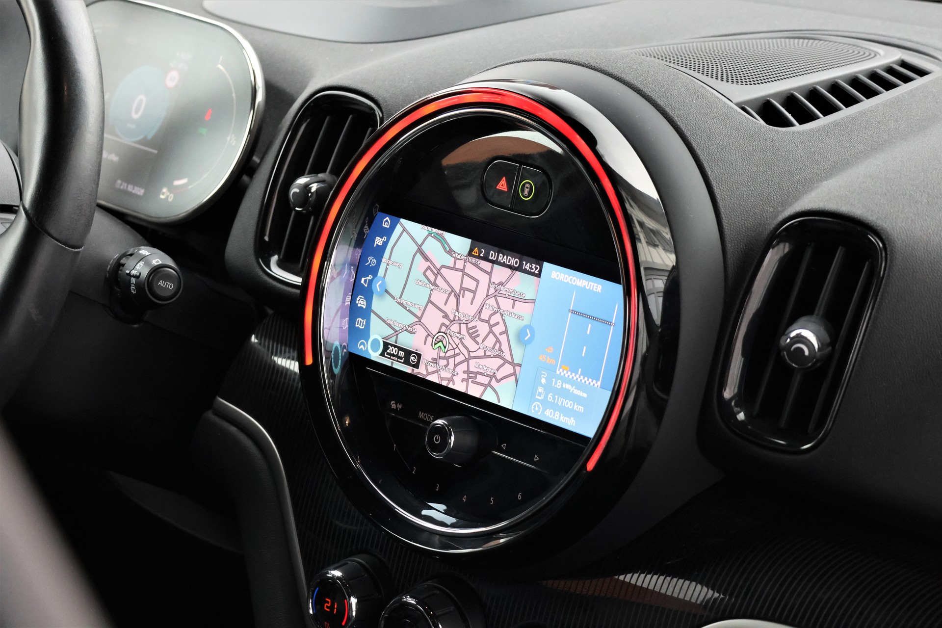 MINI Countryman Cooper SE Trafalgar ALL4 PHEV Steptronic (CH)-image-18
