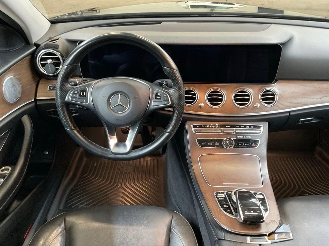 MERCEDES-BENZ E 220 d Exclusive 4Matic 9G-Tronic-image-8