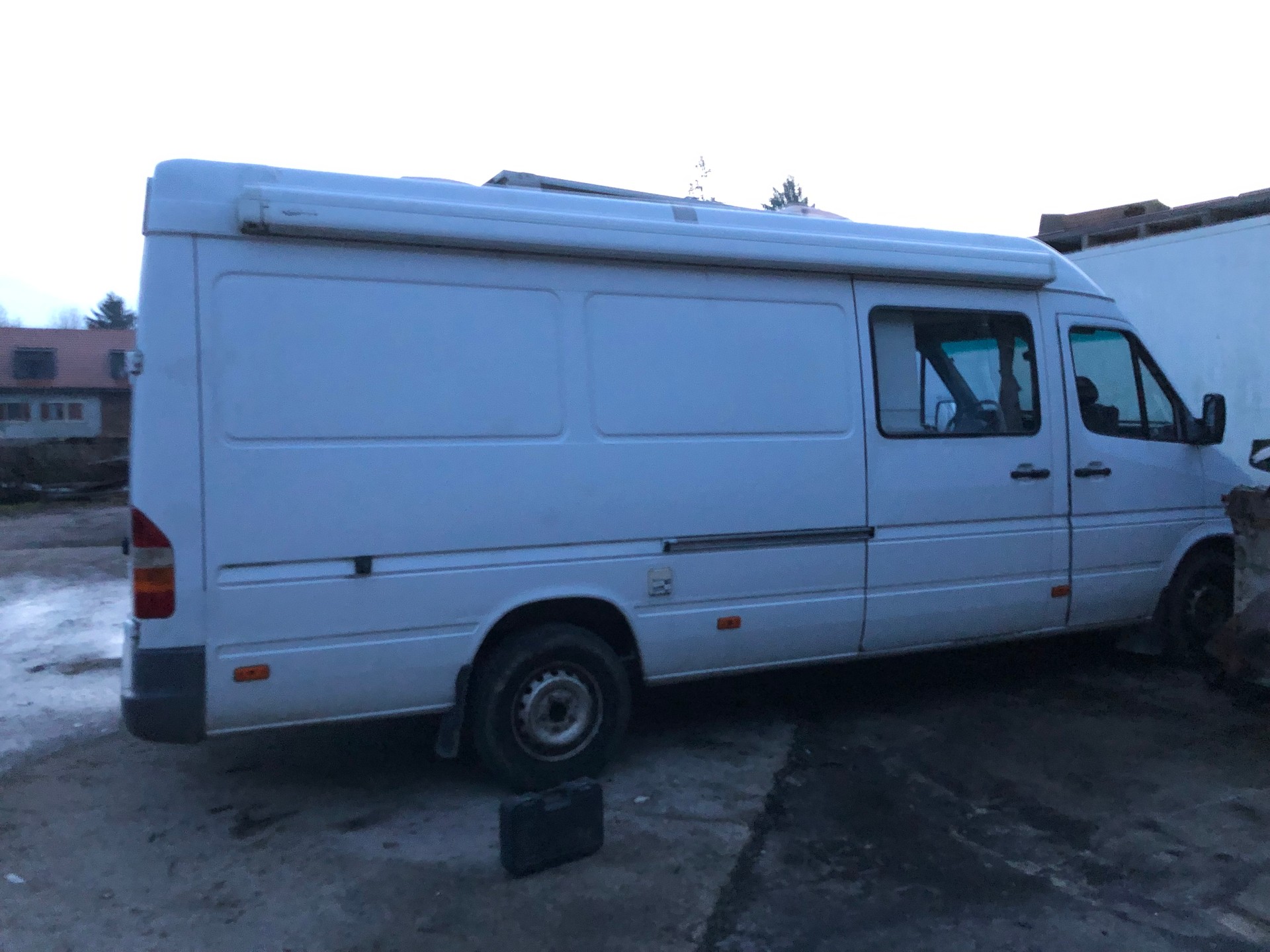 MERCEDES-BENZ 313-image-1