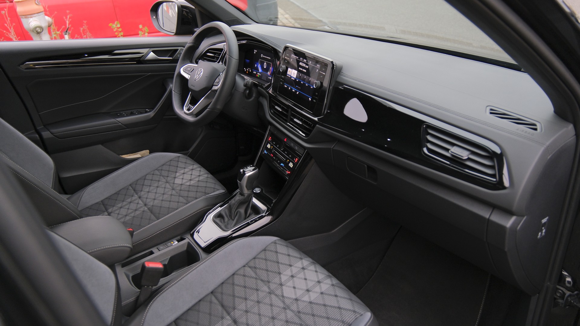 VW T-Roc 1.5 TSI EVO R-Line DSG " Black Style "-image-12