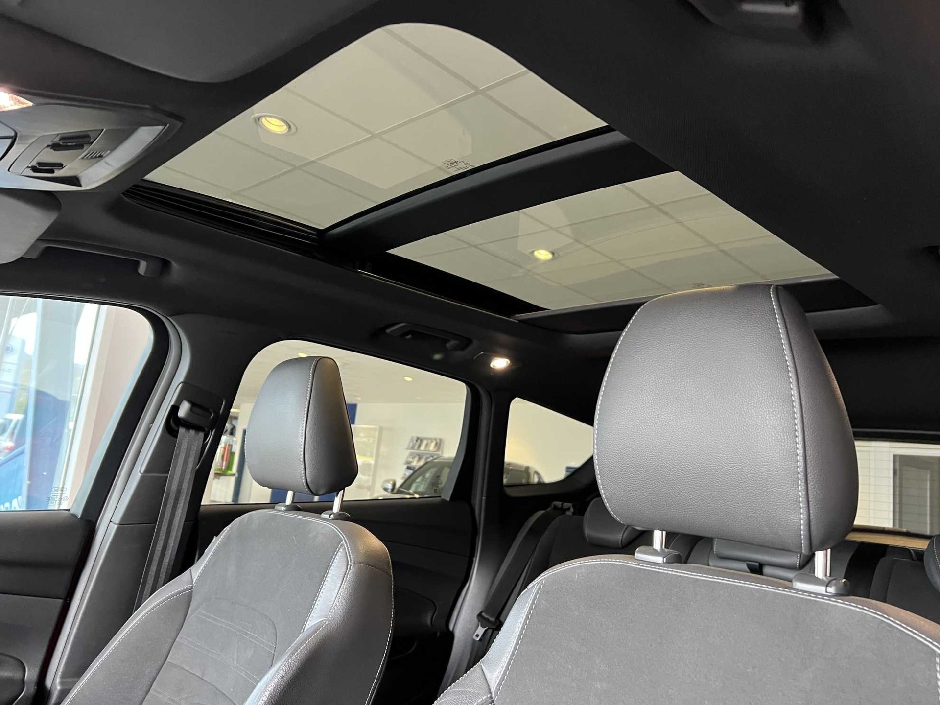FORD Kuga 2.0 TDCi 150 ST-Line FPS-image-5