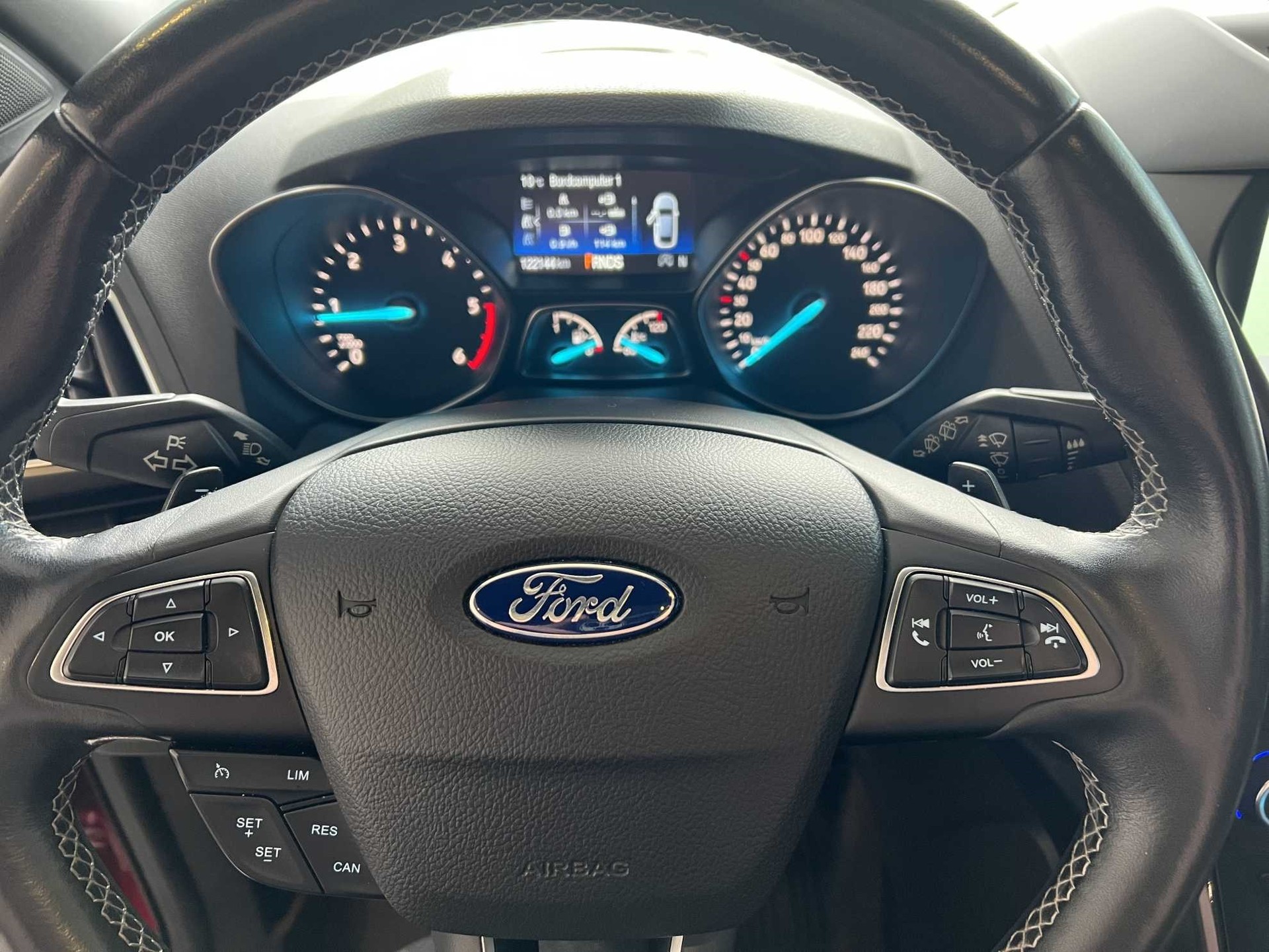FORD Kuga 2.0 TDCi 150 ST-Line FPS-image-7