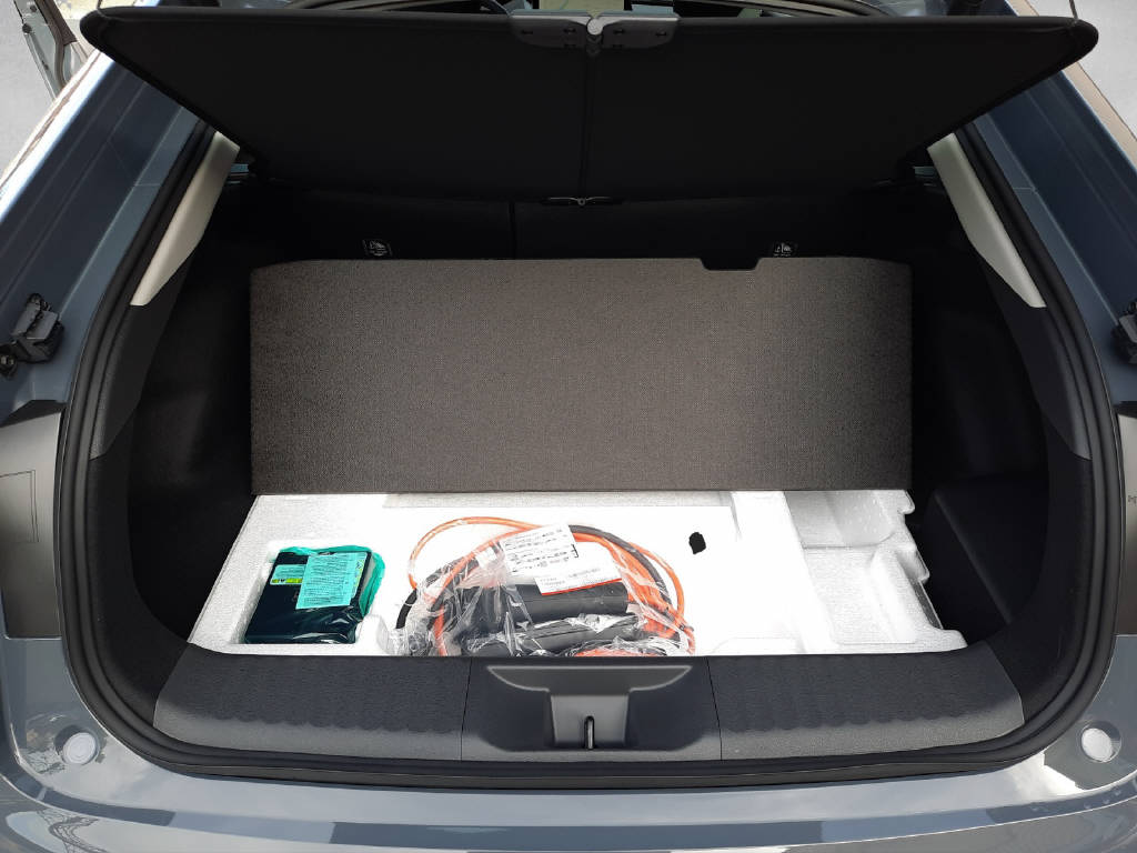 TOYOTA Prius 2.0 Plug-In-Hybrid Style-image-8