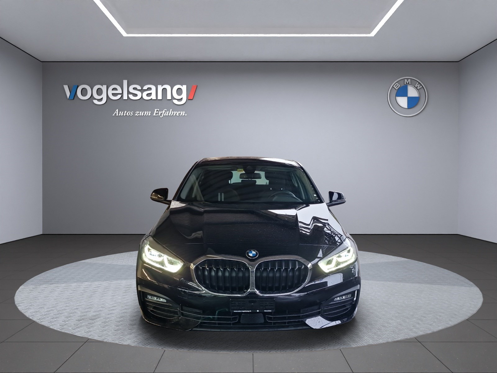 BMW 118i Essential Edition Steptronic-image-1