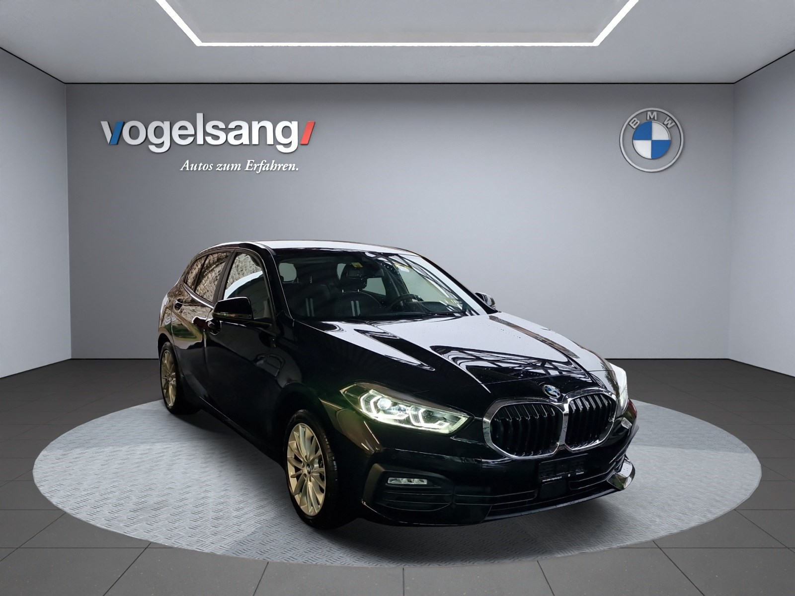 BMW 118i Essential Edition Steptronic-image-6