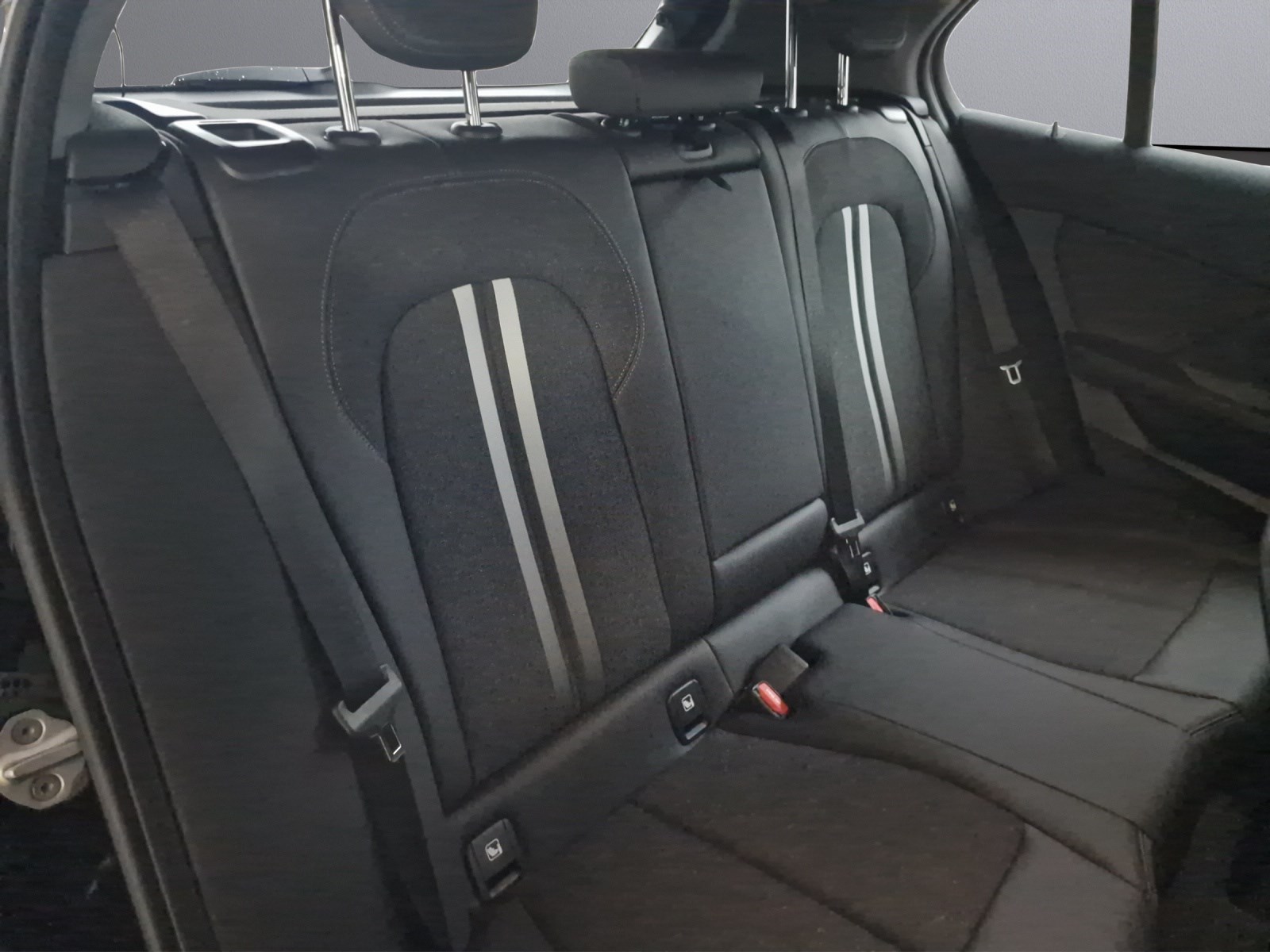 BMW 118i Essential Edition Steptronic-image-9