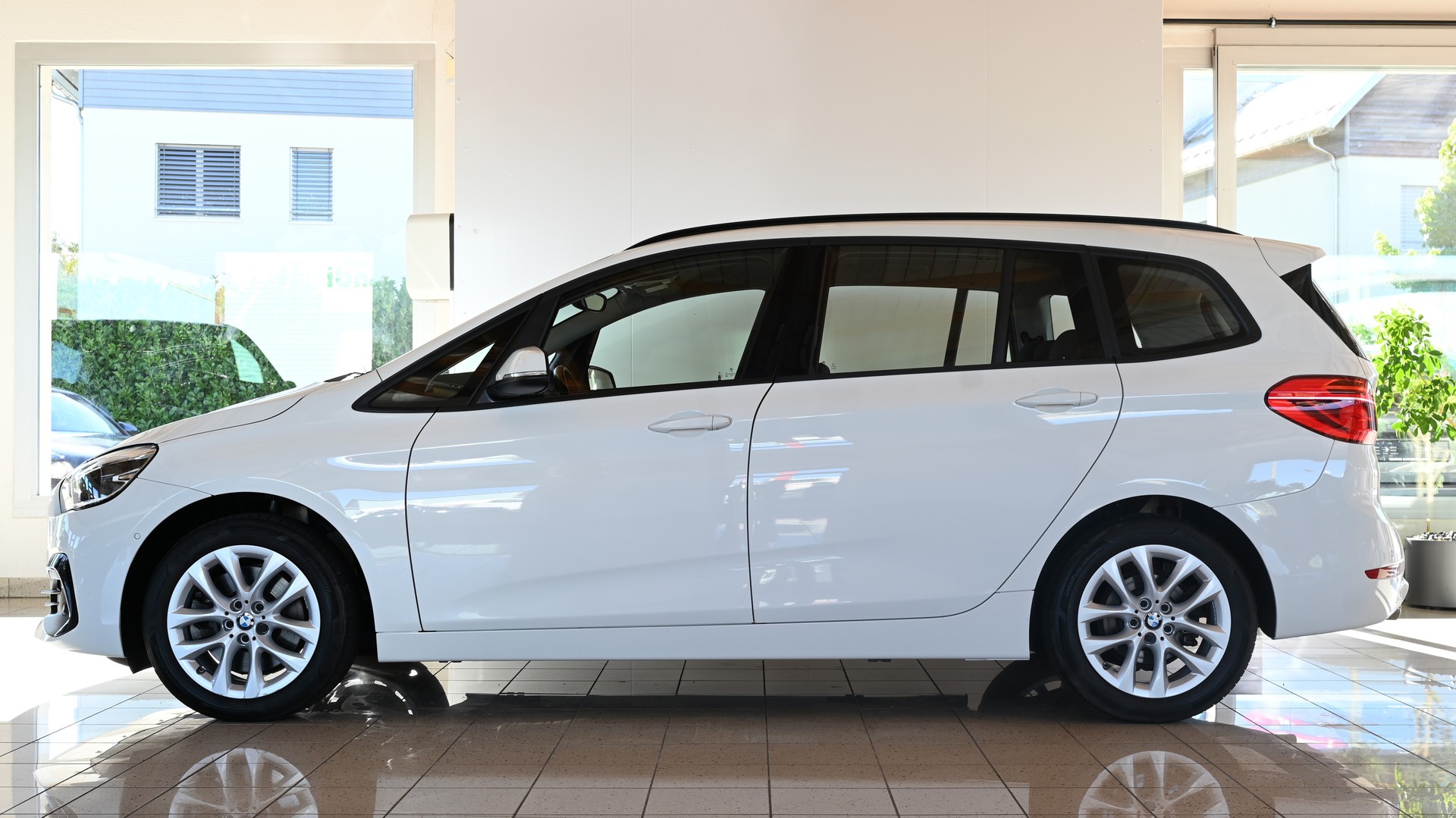 BMW 218d xDrive Gran Tourer-image-3
