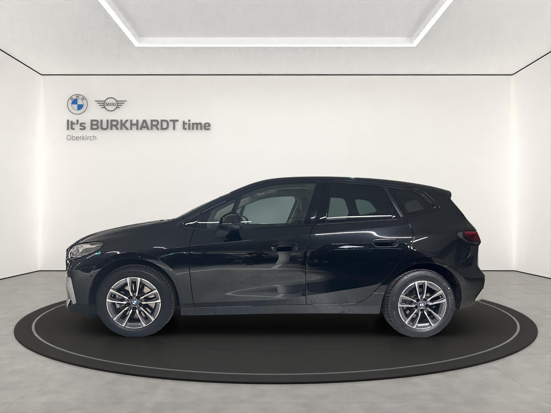 BMW 223i Act. T. xDr. Luxury-image-1