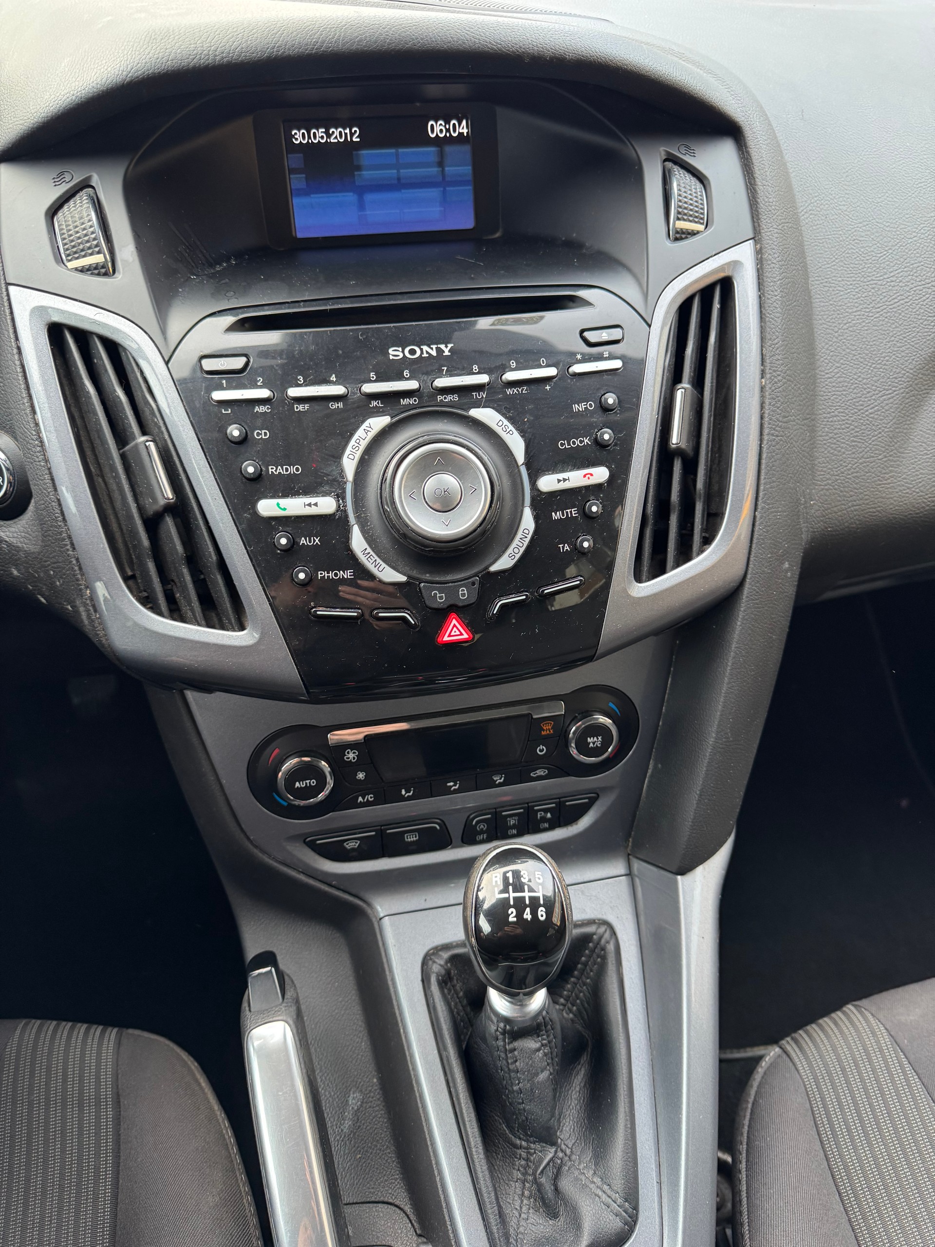 FORD FOCUS-image-9