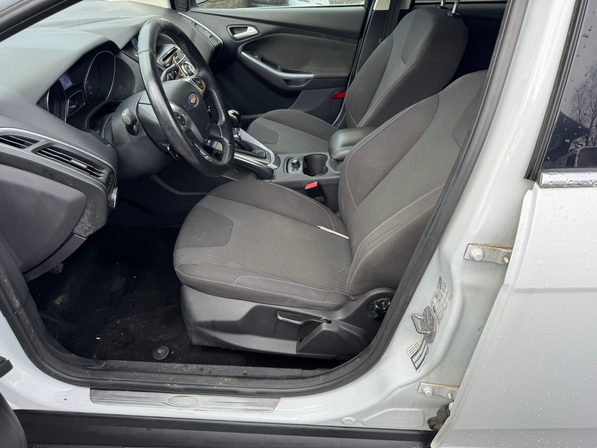 FORD FOCUS-image-10