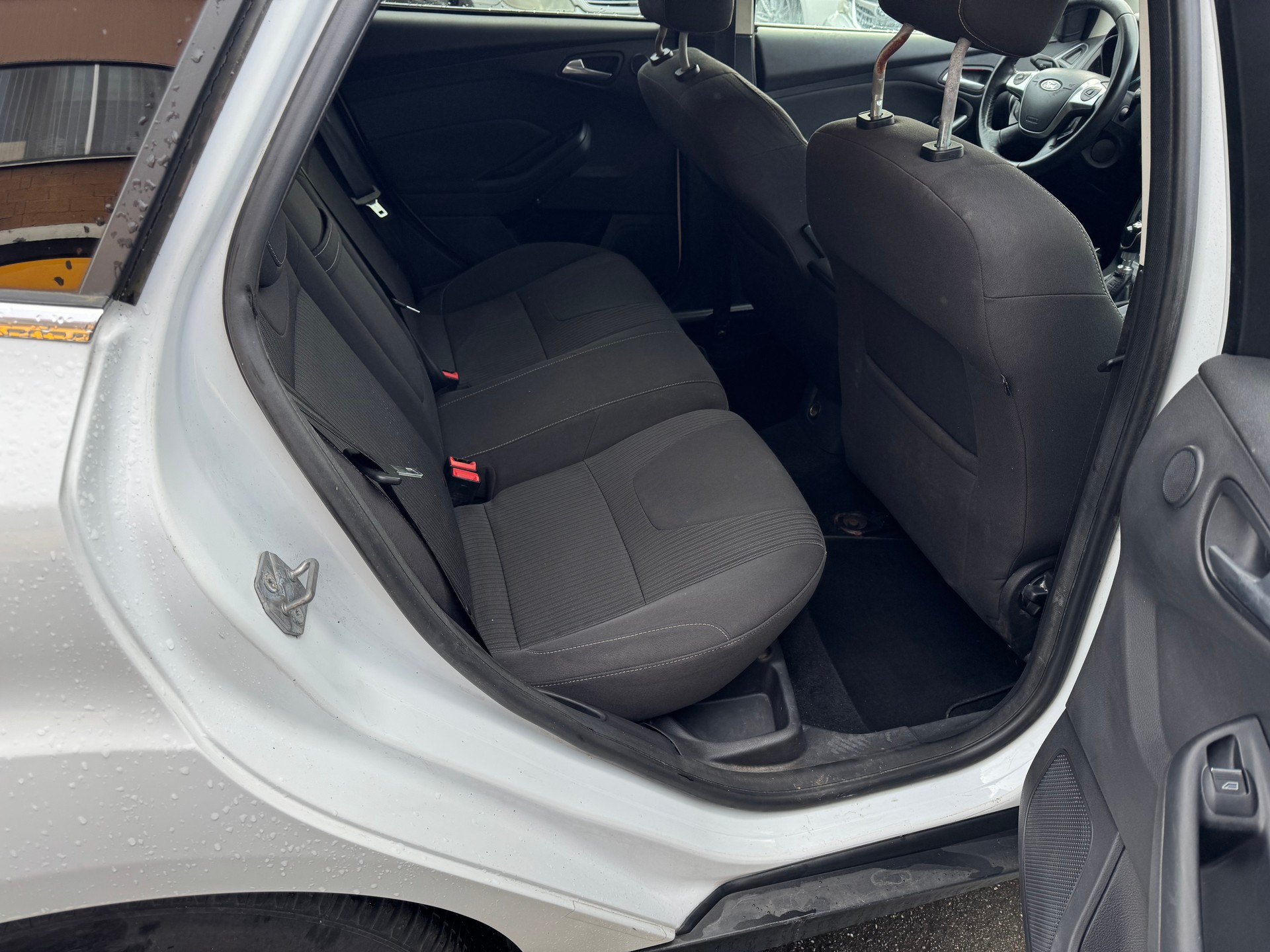 FORD FOCUS-image-13