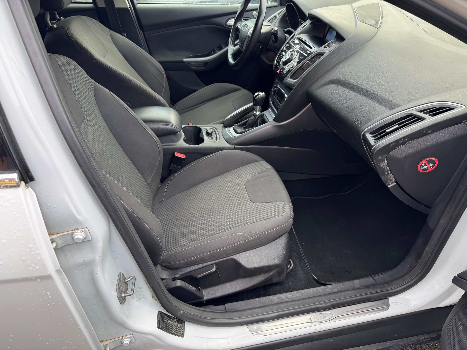 FORD FOCUS-image-11